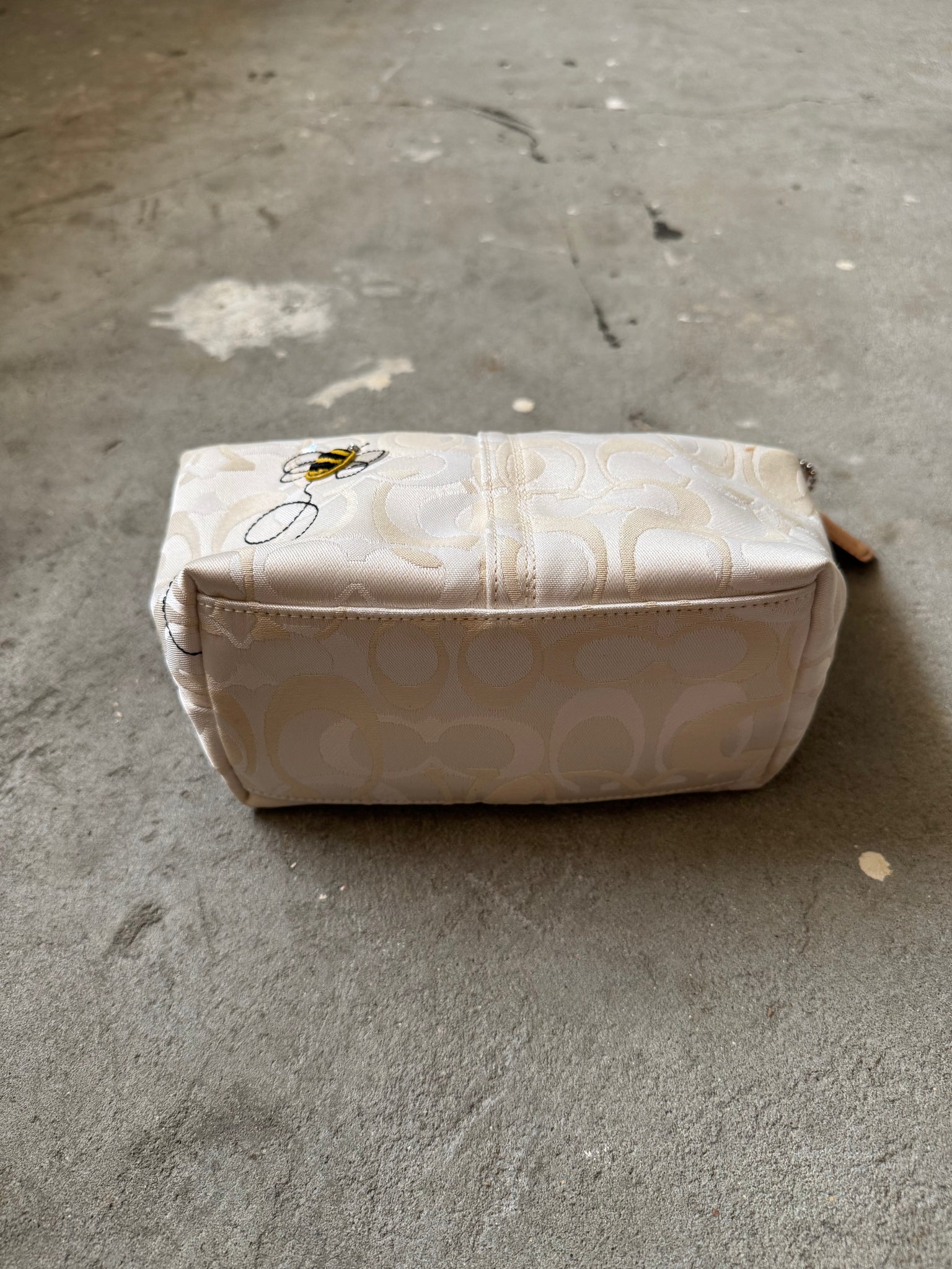 Coach Hobo Bumblebee Shoulder Bag White
