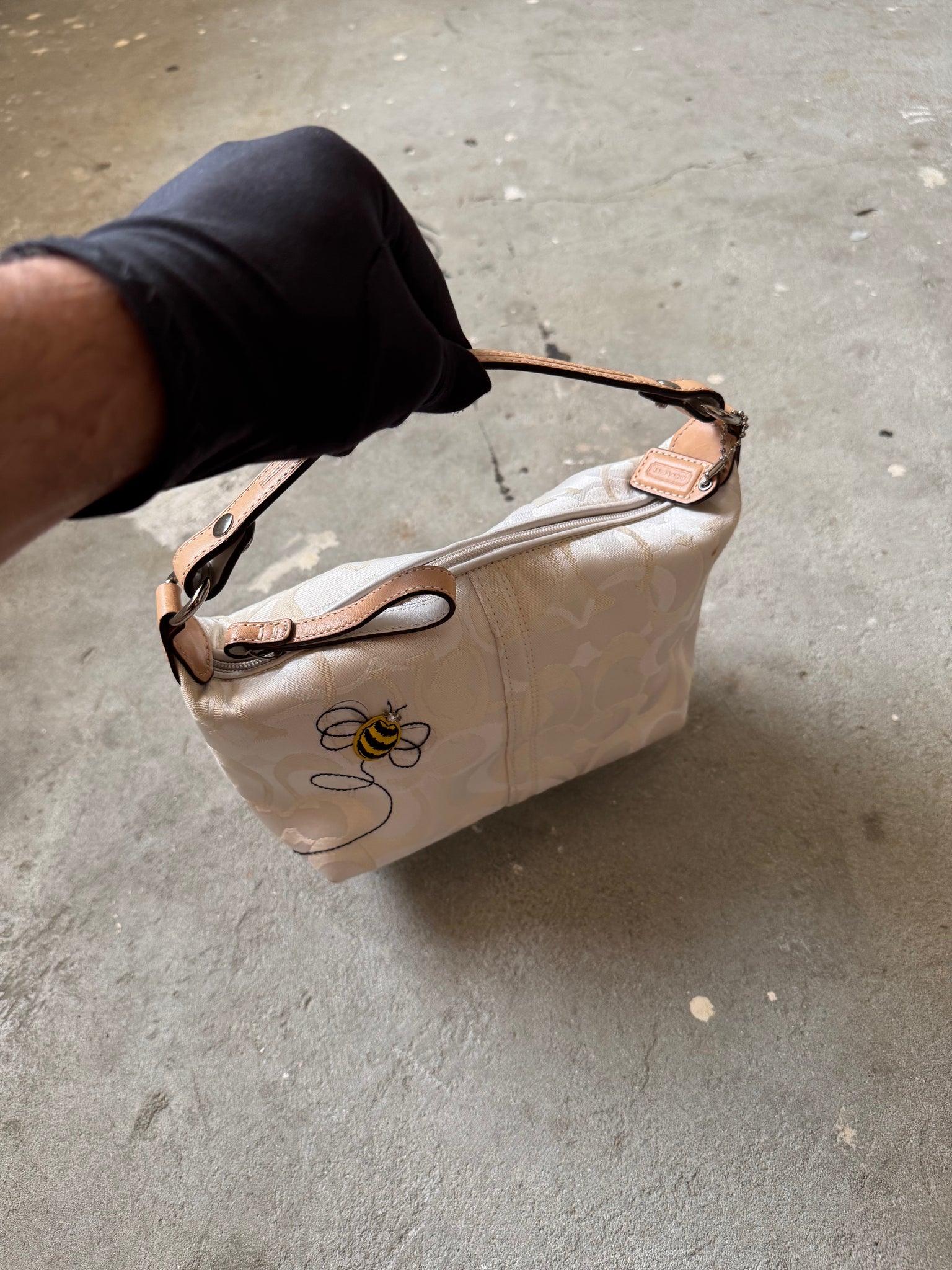 Coach Hobo Bumblebee Shoulder Bag White
