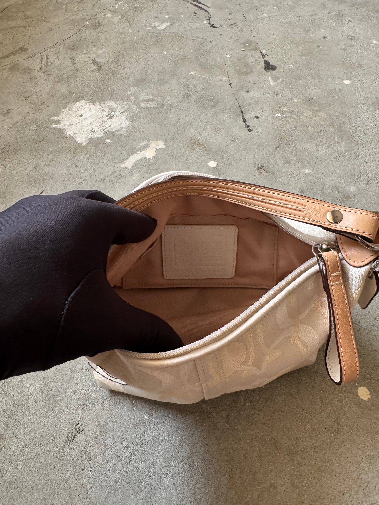 Coach Hobo Bumblebee Shoulder Bag White