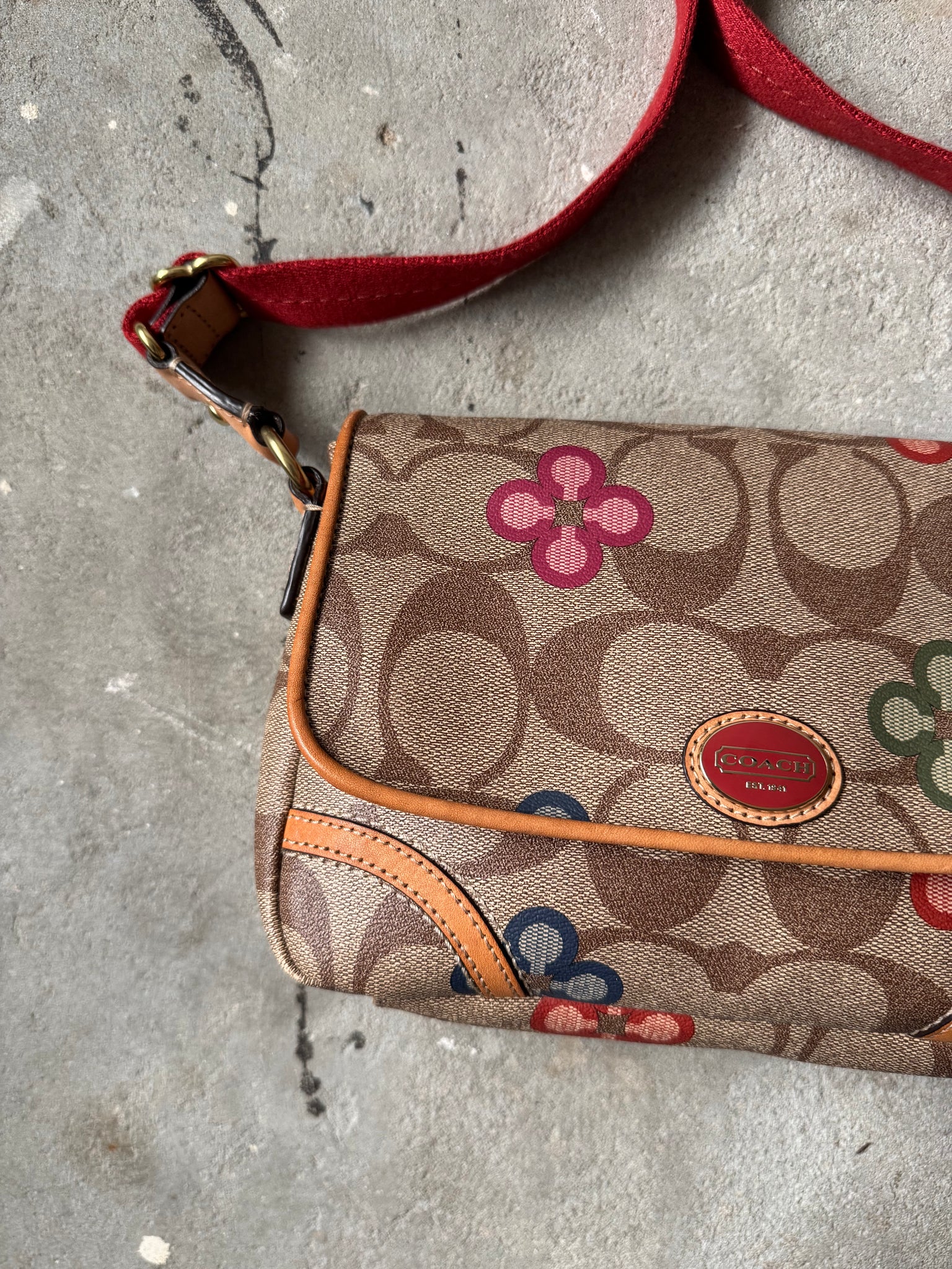 Coach Signature Peyton Flower Crossbody Bag Beige/Red