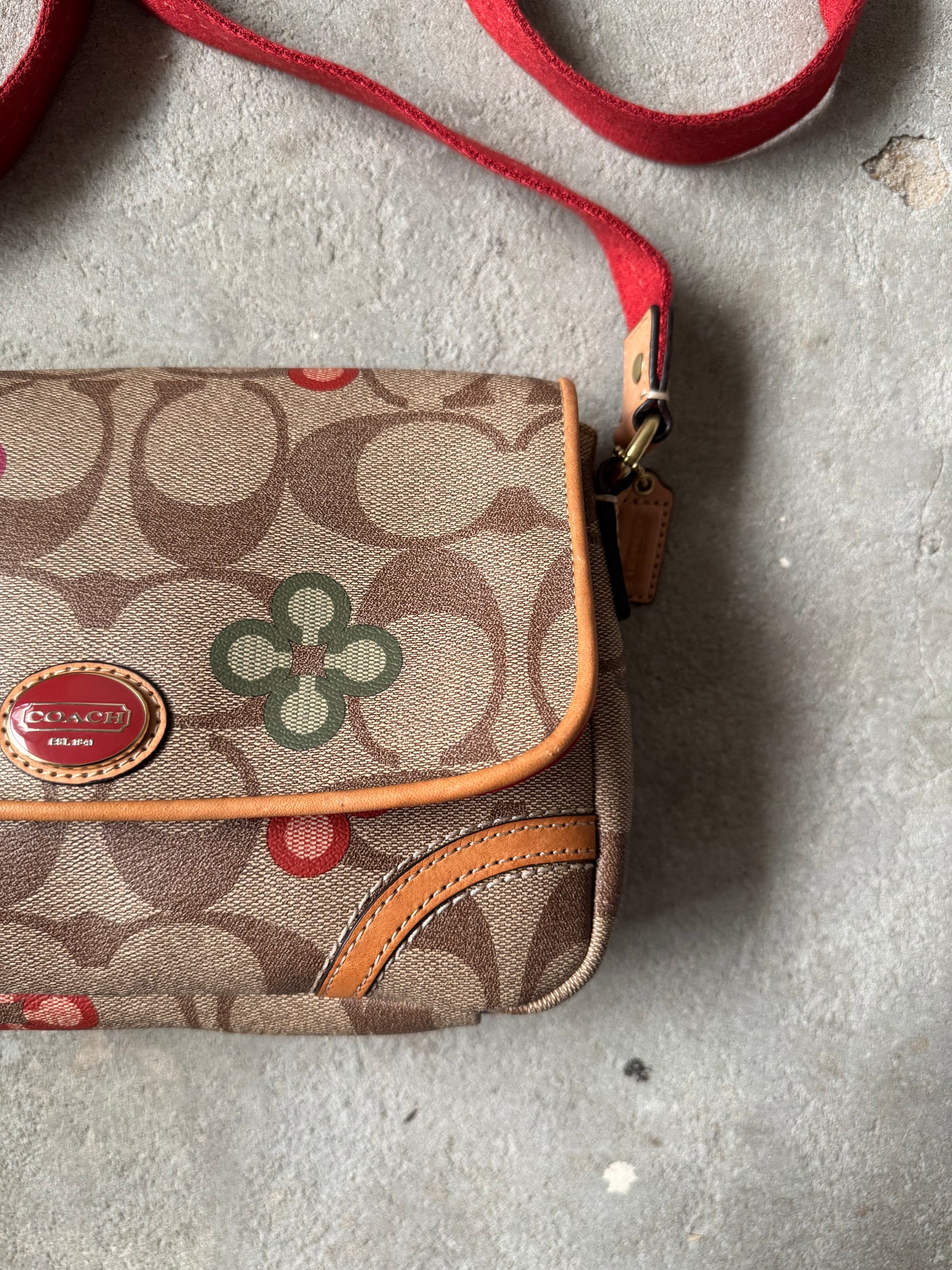Coach Signature Peyton Flower Crossbody Bag Beige/Red