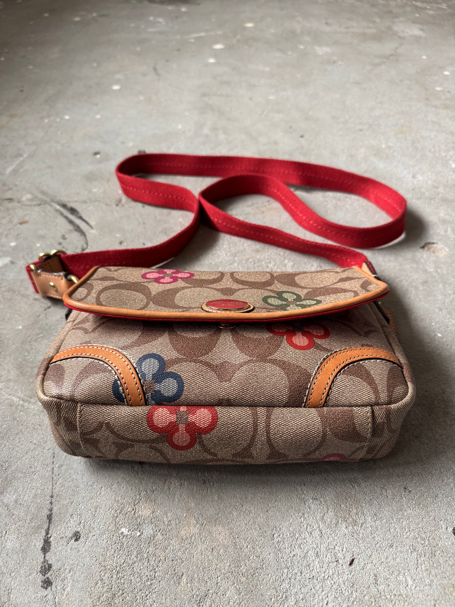 Coach Signature Peyton Flower Crossbody Bag Beige/Red