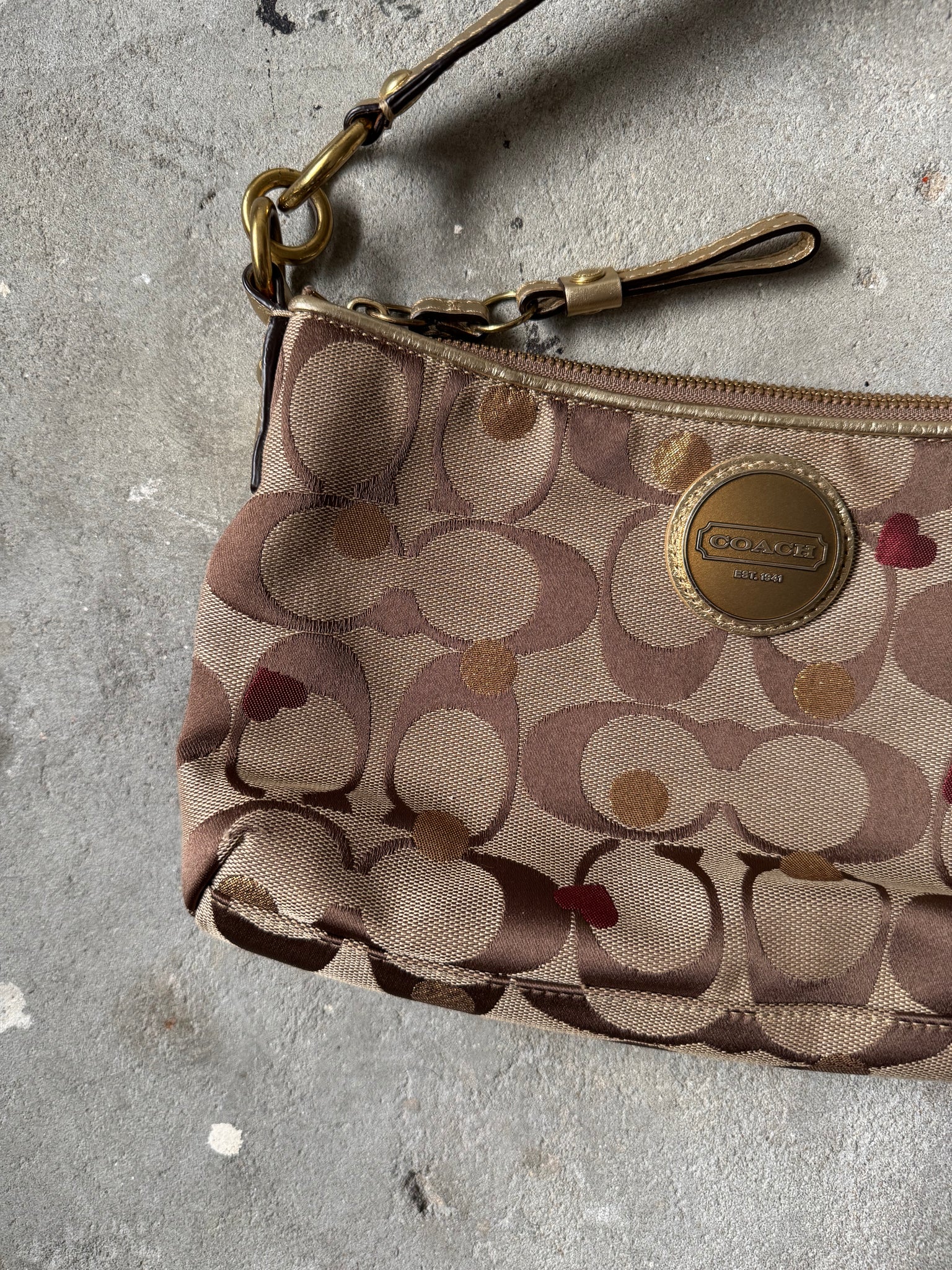 Coach Signature Heart Shoulder Bag Beige/Gold