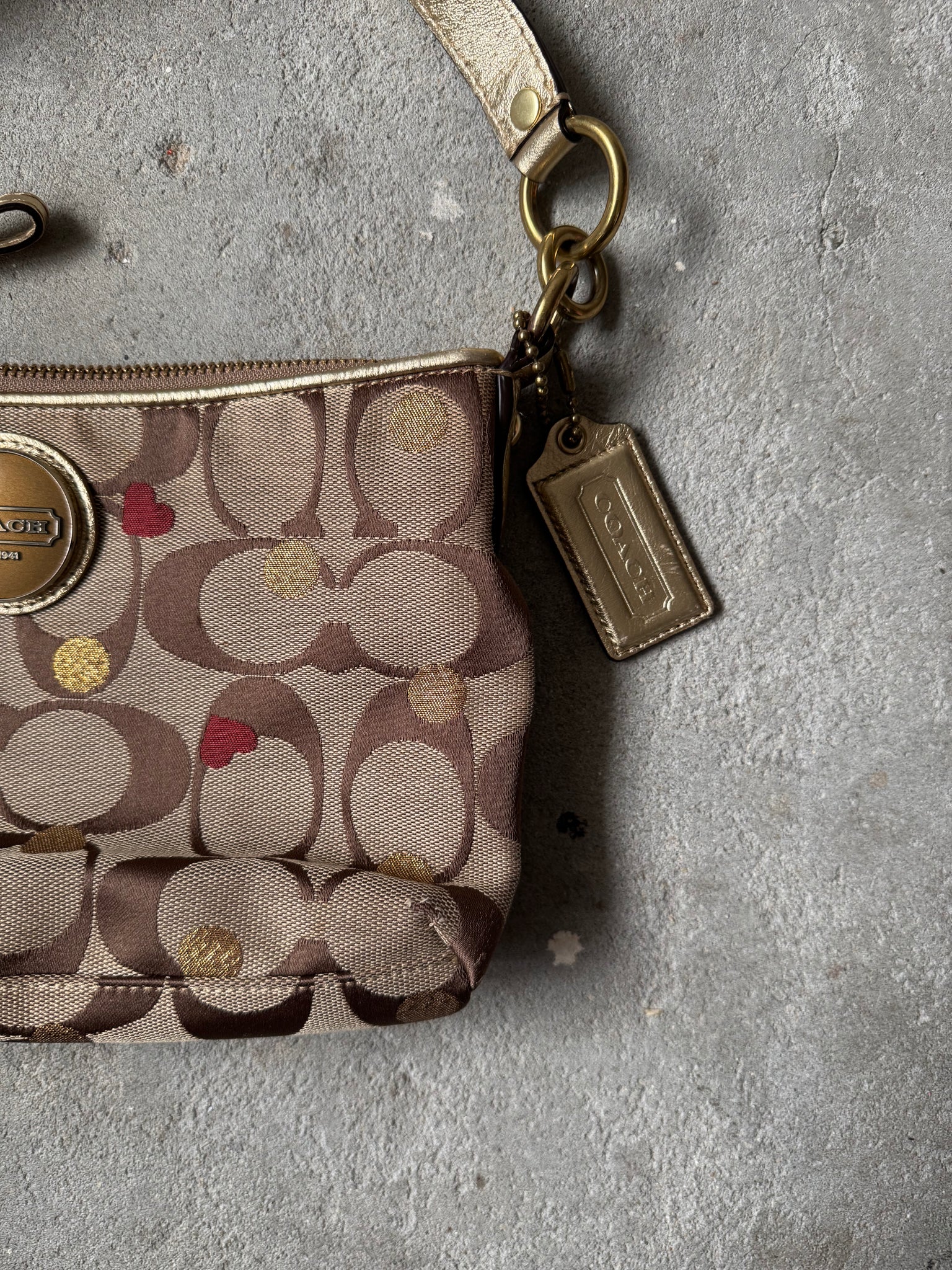 Coach Signature Heart Shoulder Bag Beige/Gold