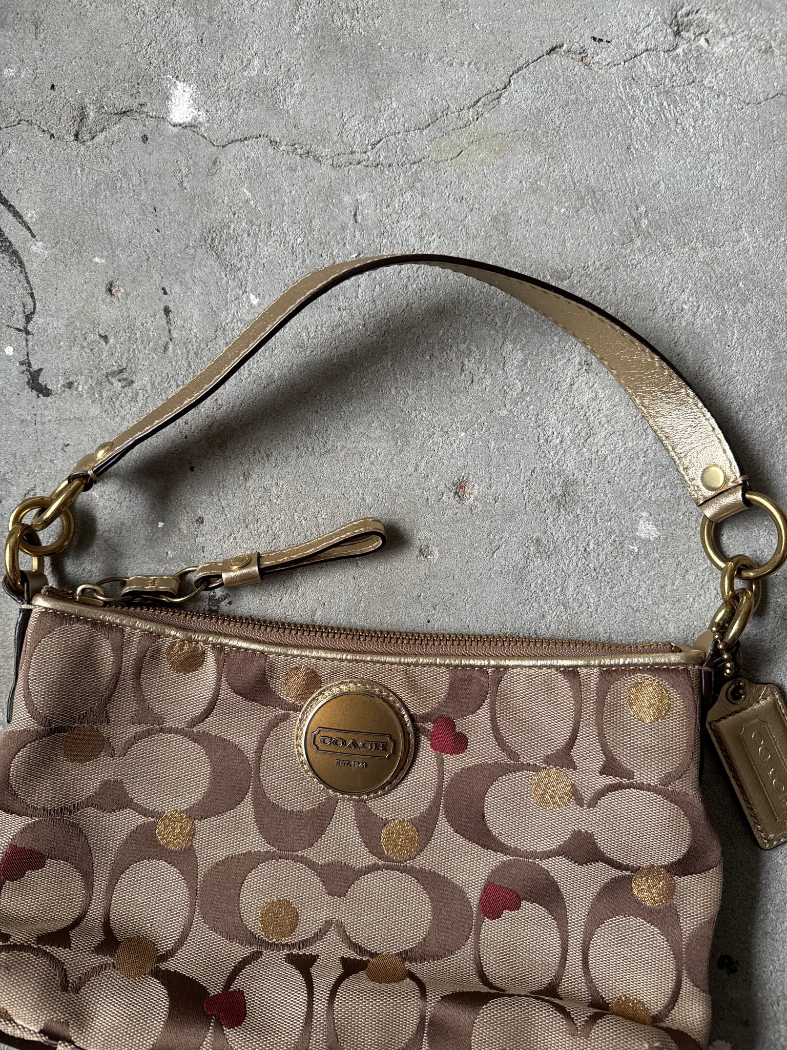 Coach Signature Heart Shoulder Bag Beige/Gold