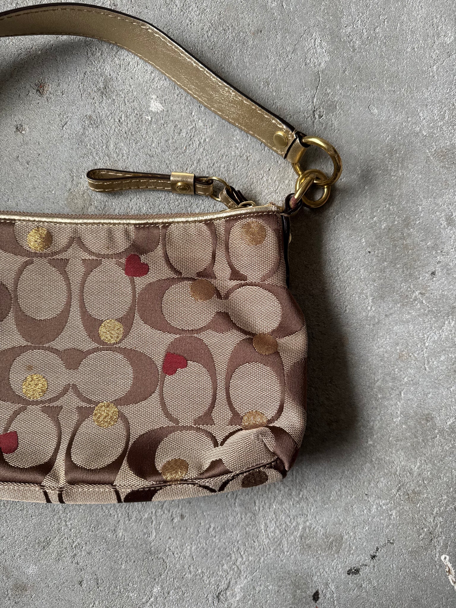 Coach Signature Heart Shoulder Bag Beige/Gold