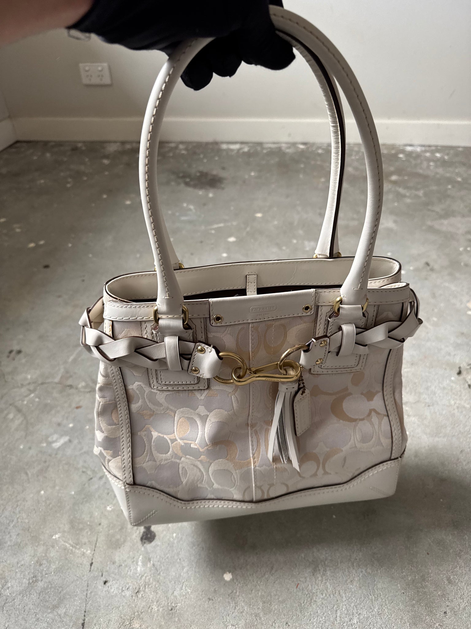 Coach Signature Hampton Clip Shoulder Bag White