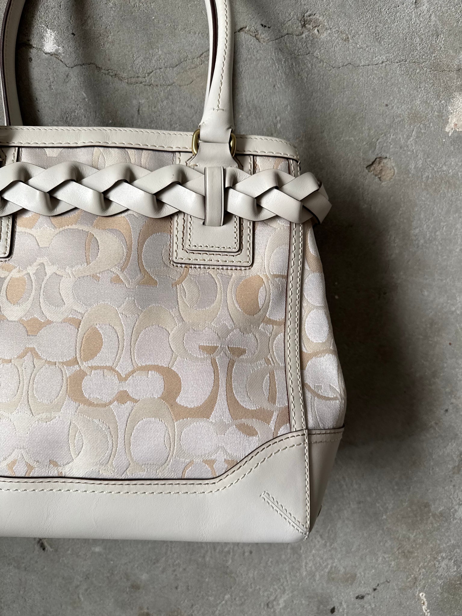 Coach Signature Hampton Clip Shoulder Bag White