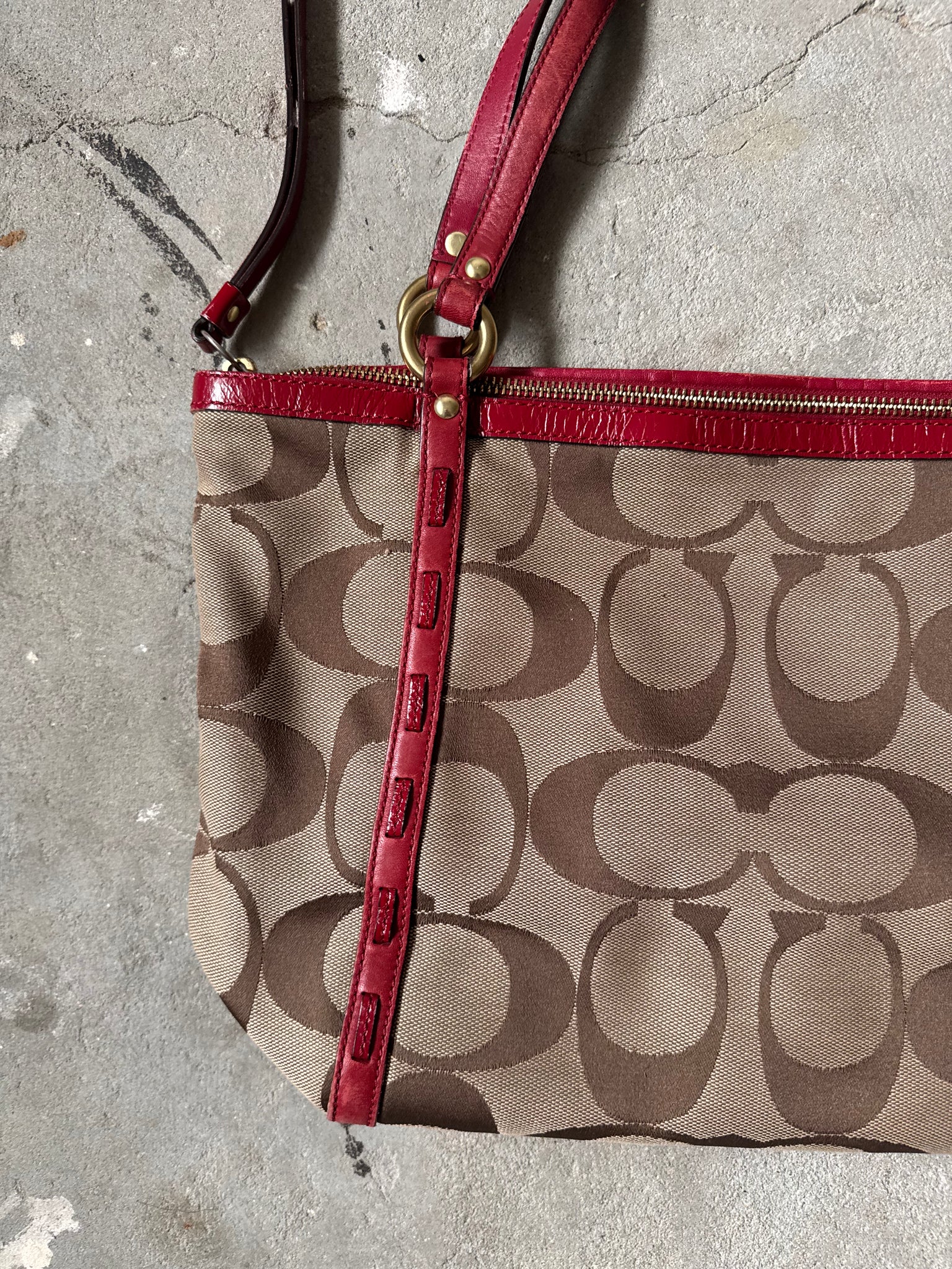 Coach Signature Shoulder Bag Beige/Red
