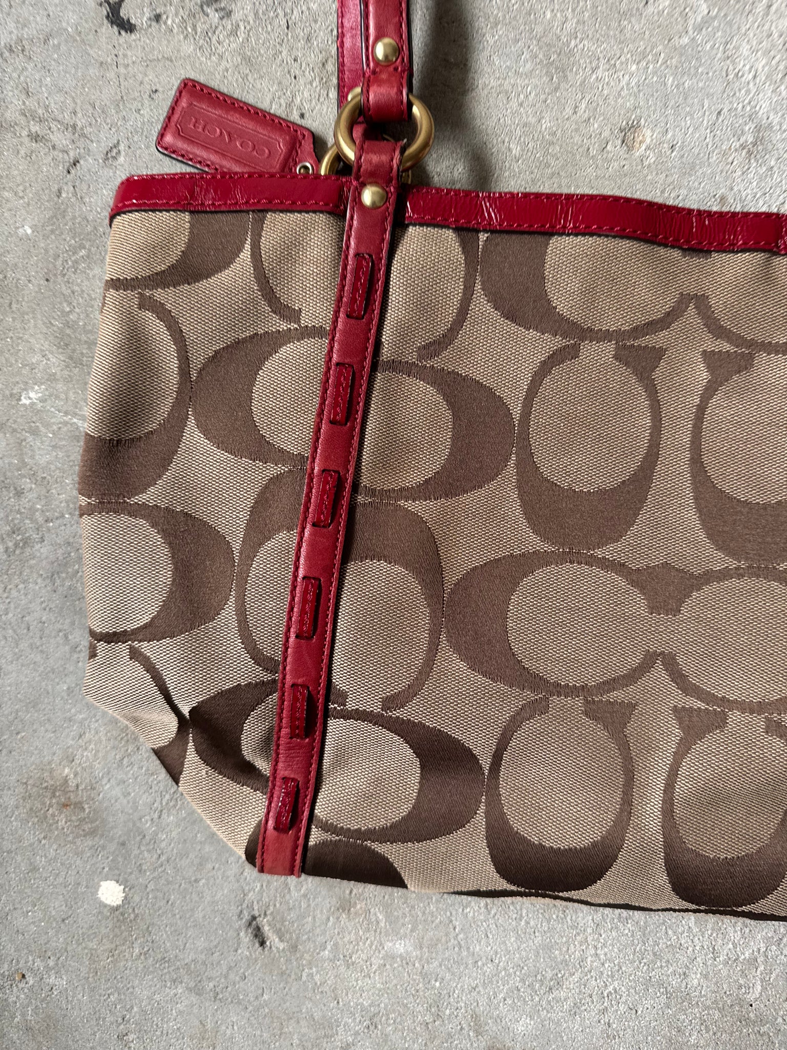 Coach Signature Shoulder Bag Beige/Red