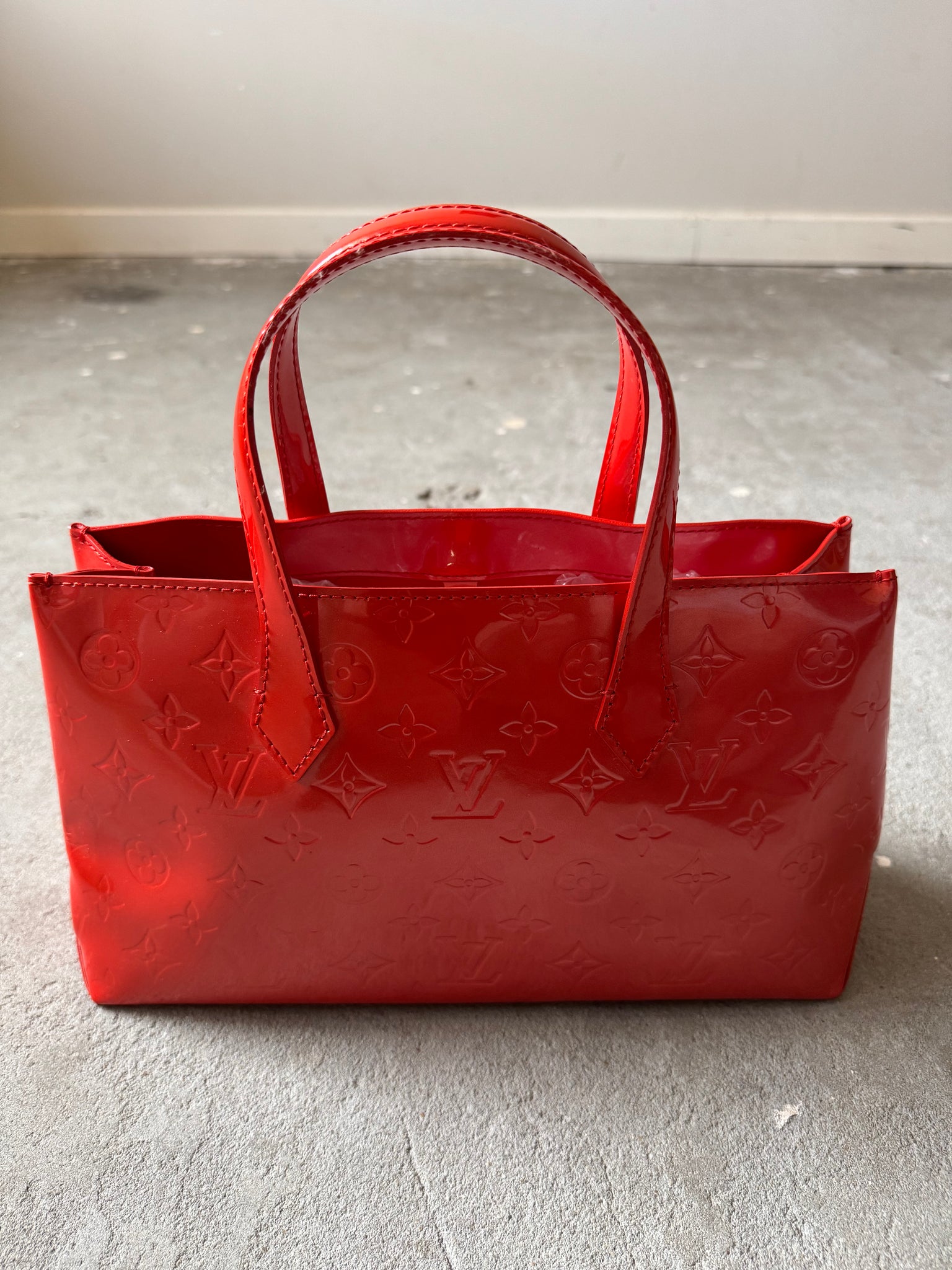 Louis Vuitton Monogram Wilshire PM Vernis Shoulder Bag Red