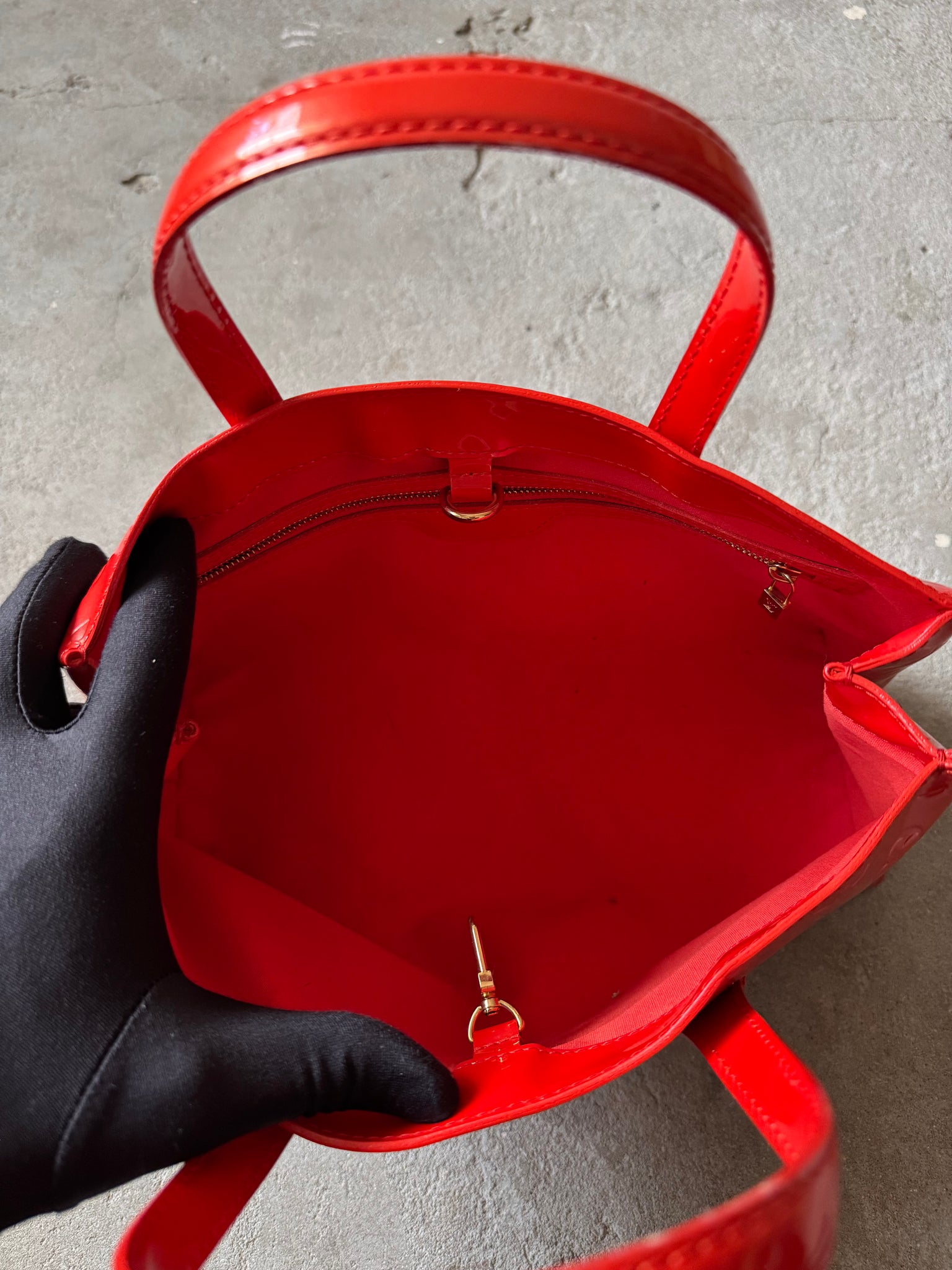 Louis Vuitton Monogram Wilshire PM Vernis Shoulder Bag Red