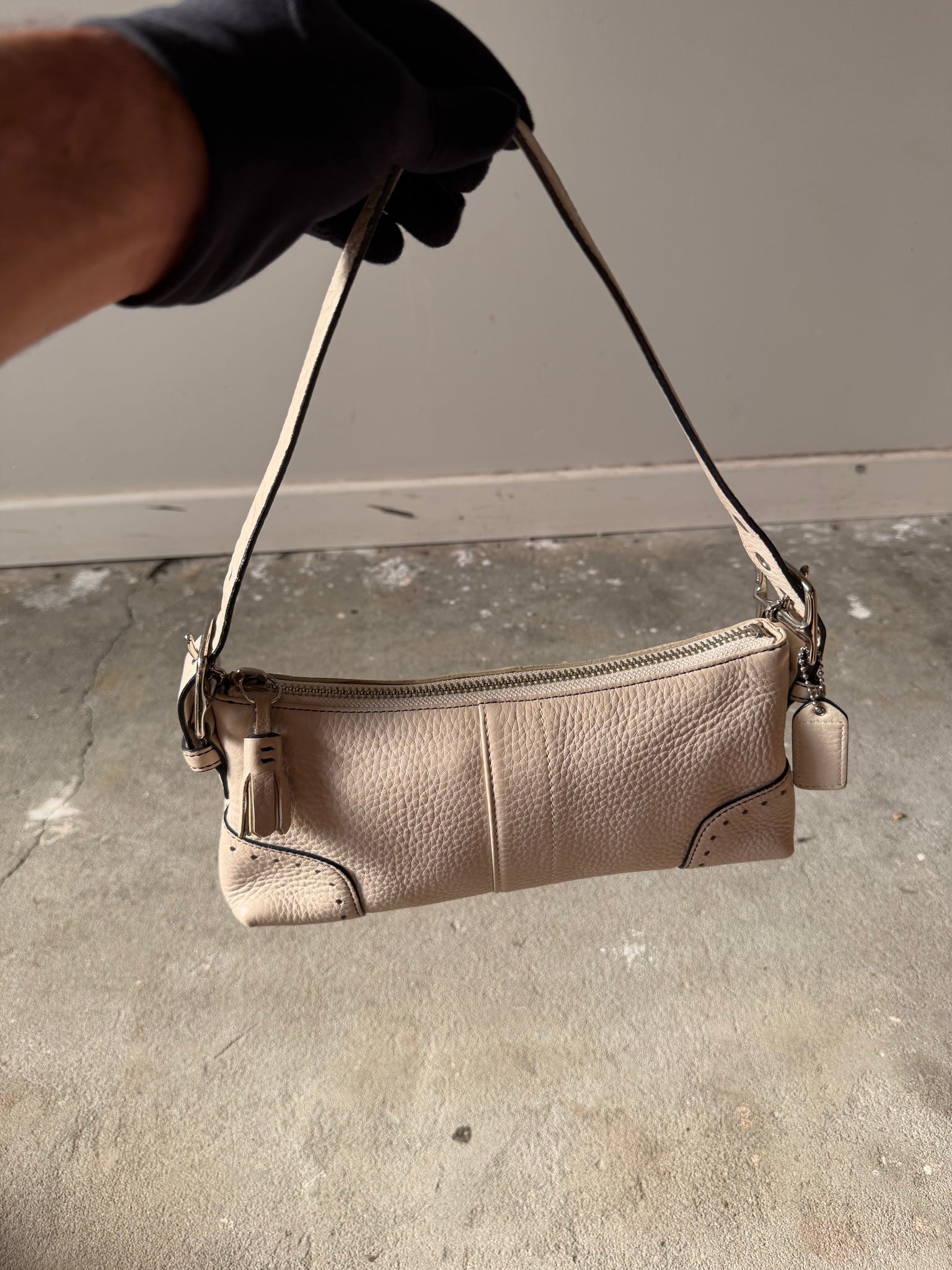 Coach Signature Hampton Baguette Leather Shoulder Bag Cream 