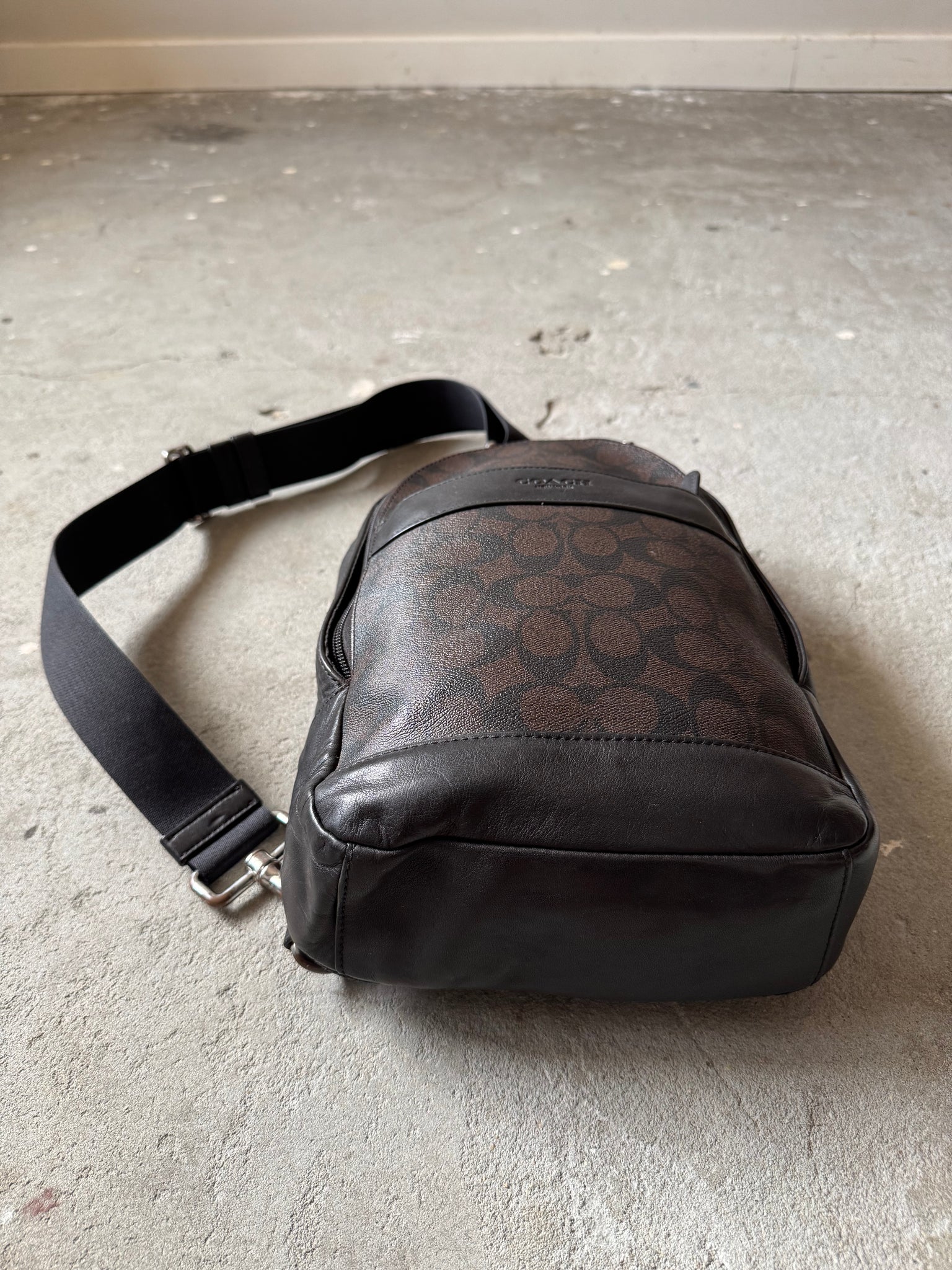 Coach Signature Charles Sling Bag Black/Brown