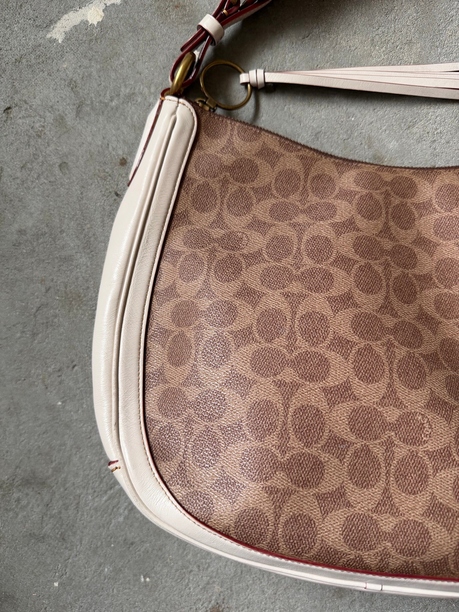 Coach Signature Sutton Hobo Shoulder Bag Beige/White