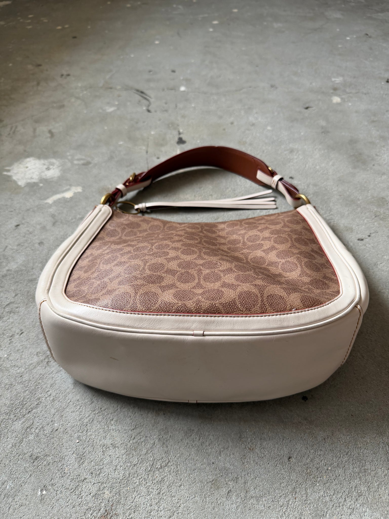 Coach Signature Sutton Hobo Shoulder Bag Beige/White