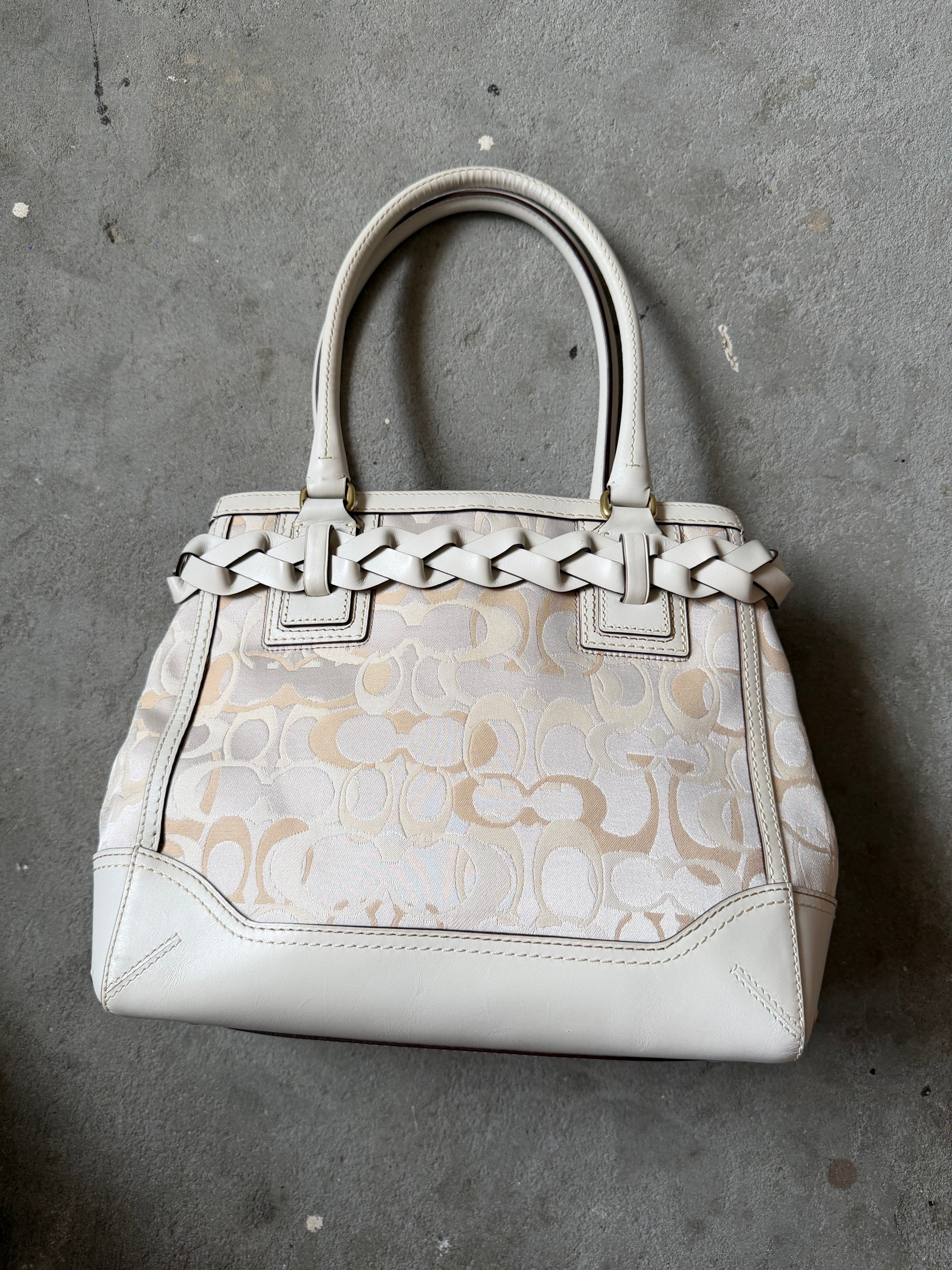 バッグ COACH Hampton Baguette Shoulder White Coach Signature Hampton Clip Shoulder Bag White – Curated by Charbel