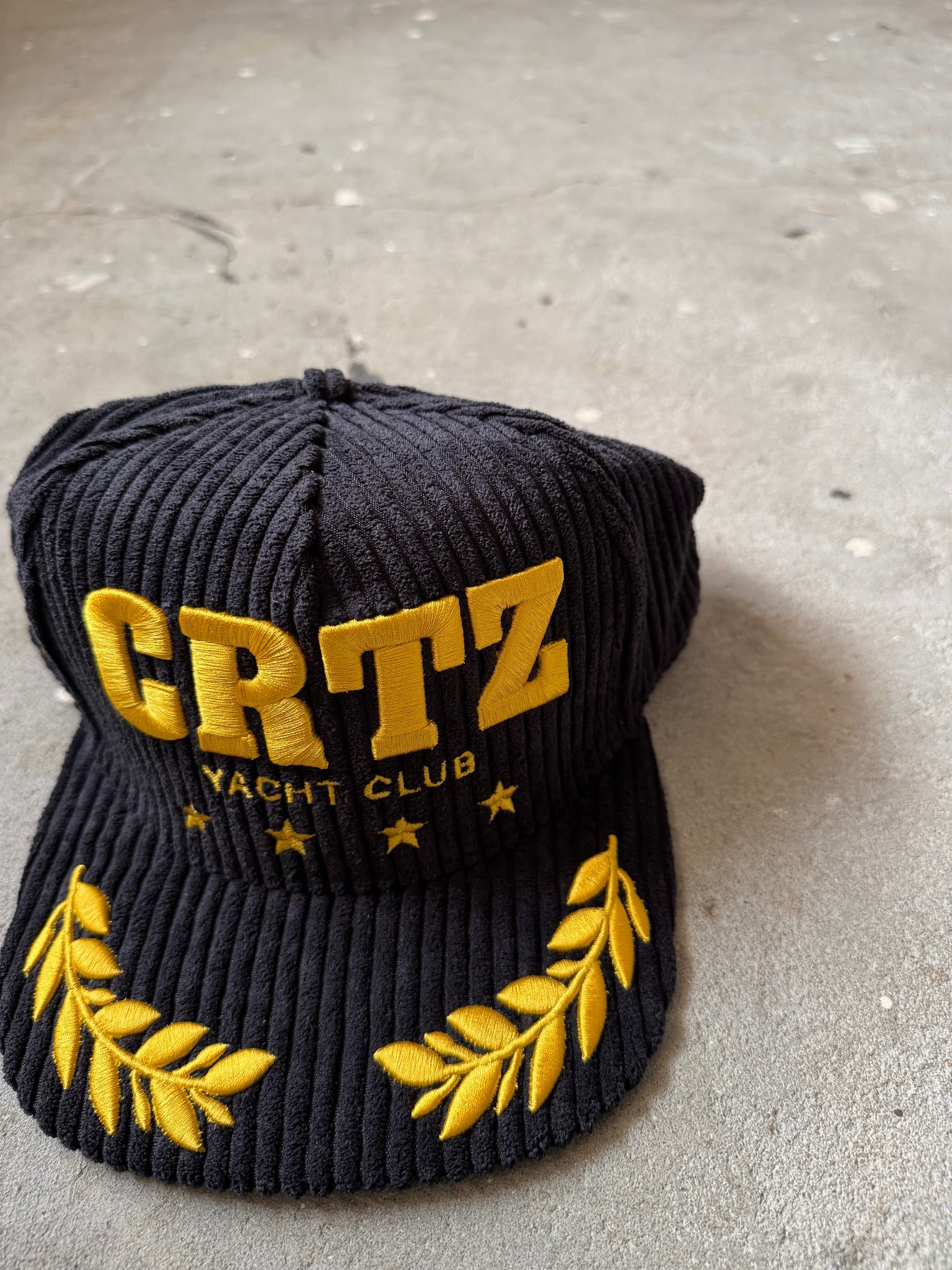 Corteiz Soho Yacht Club Cap Black/Gold