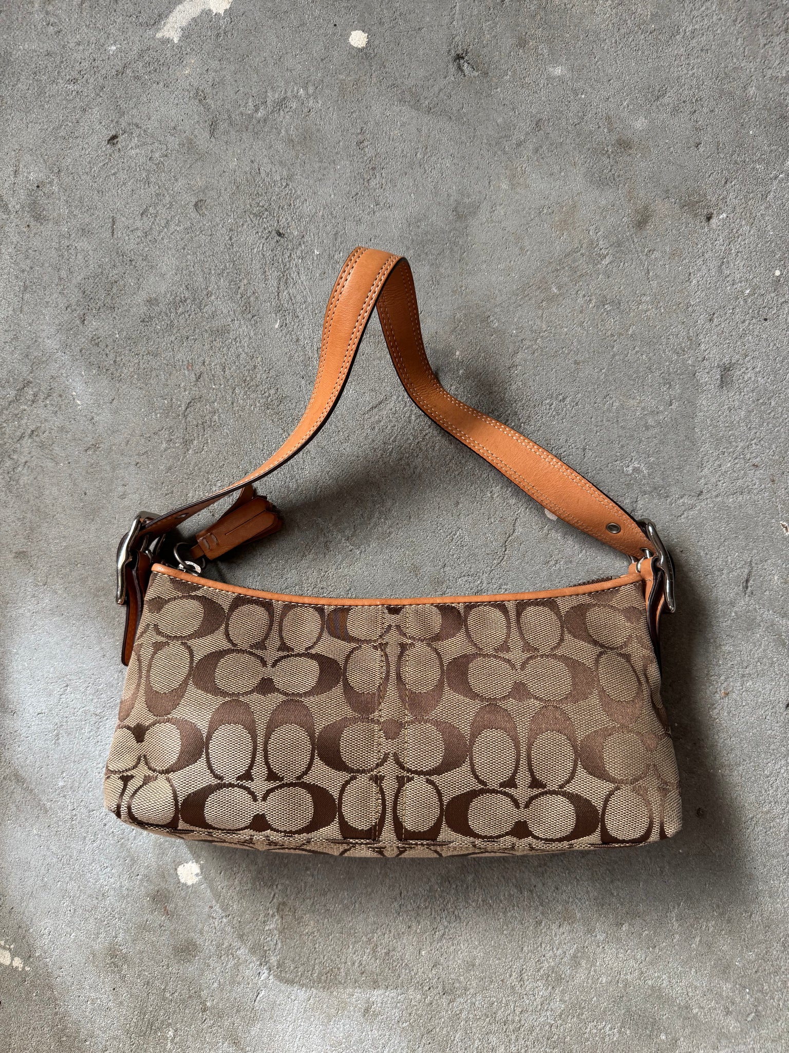 Coach Signature Hampton Baguette ShoulderBag Beige