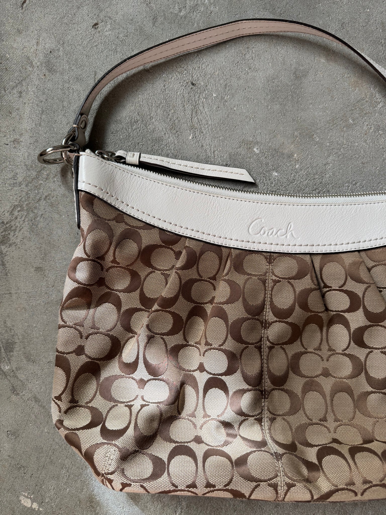 Coach Signature Shoulder Bag Beige/White