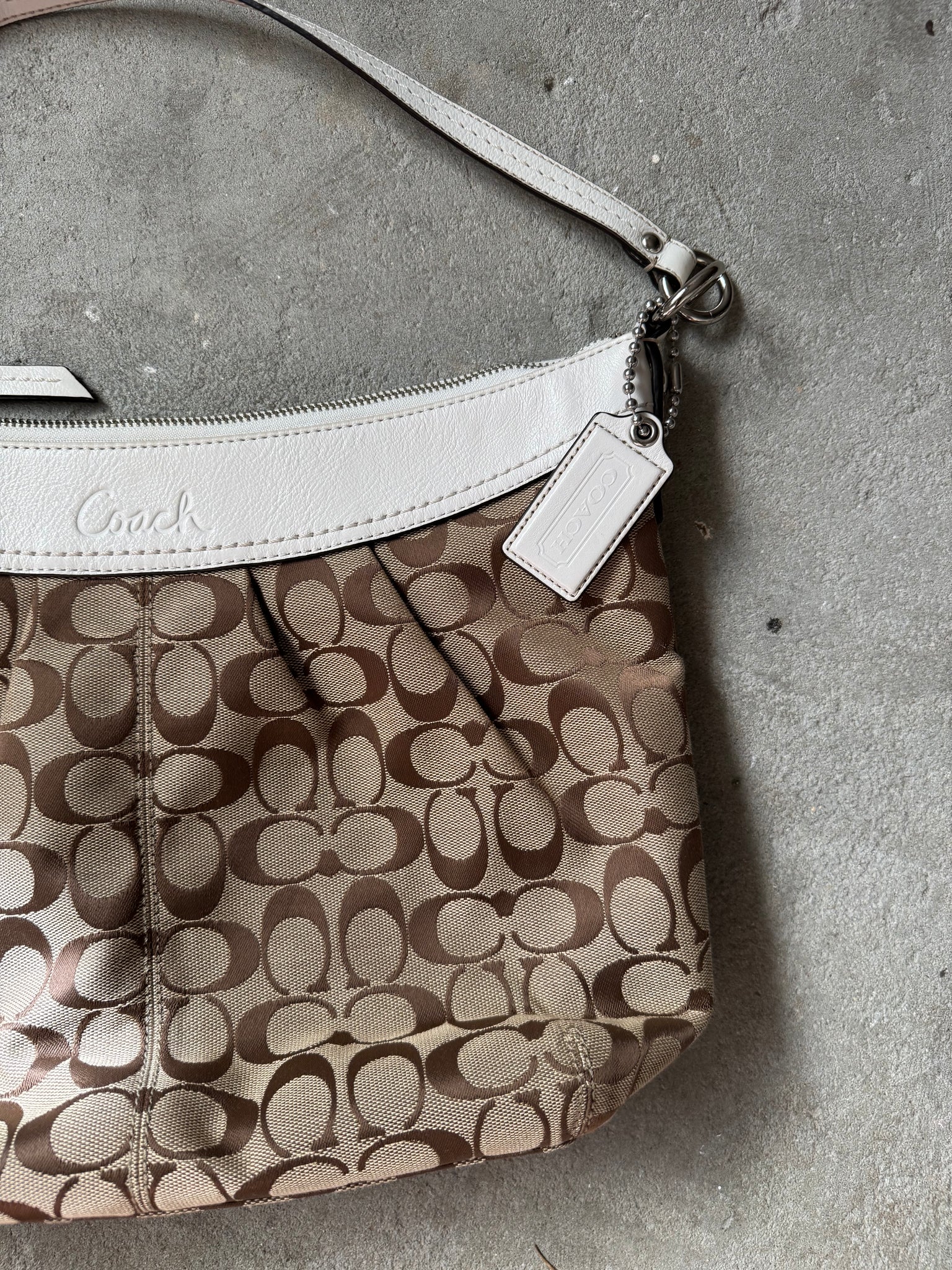 Coach Signature Shoulder Bag Beige/White