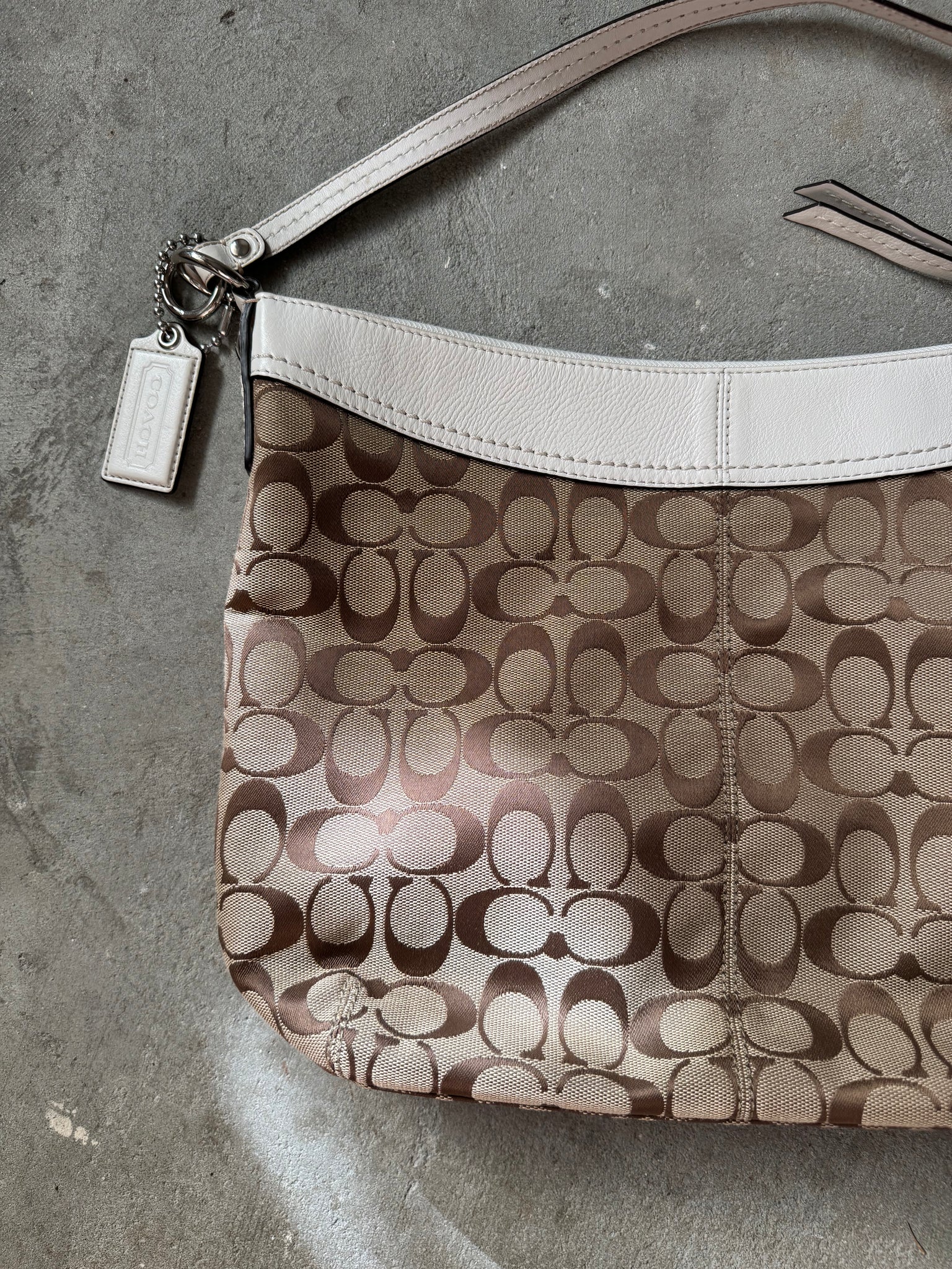 Coach Signature Shoulder Bag Beige/White