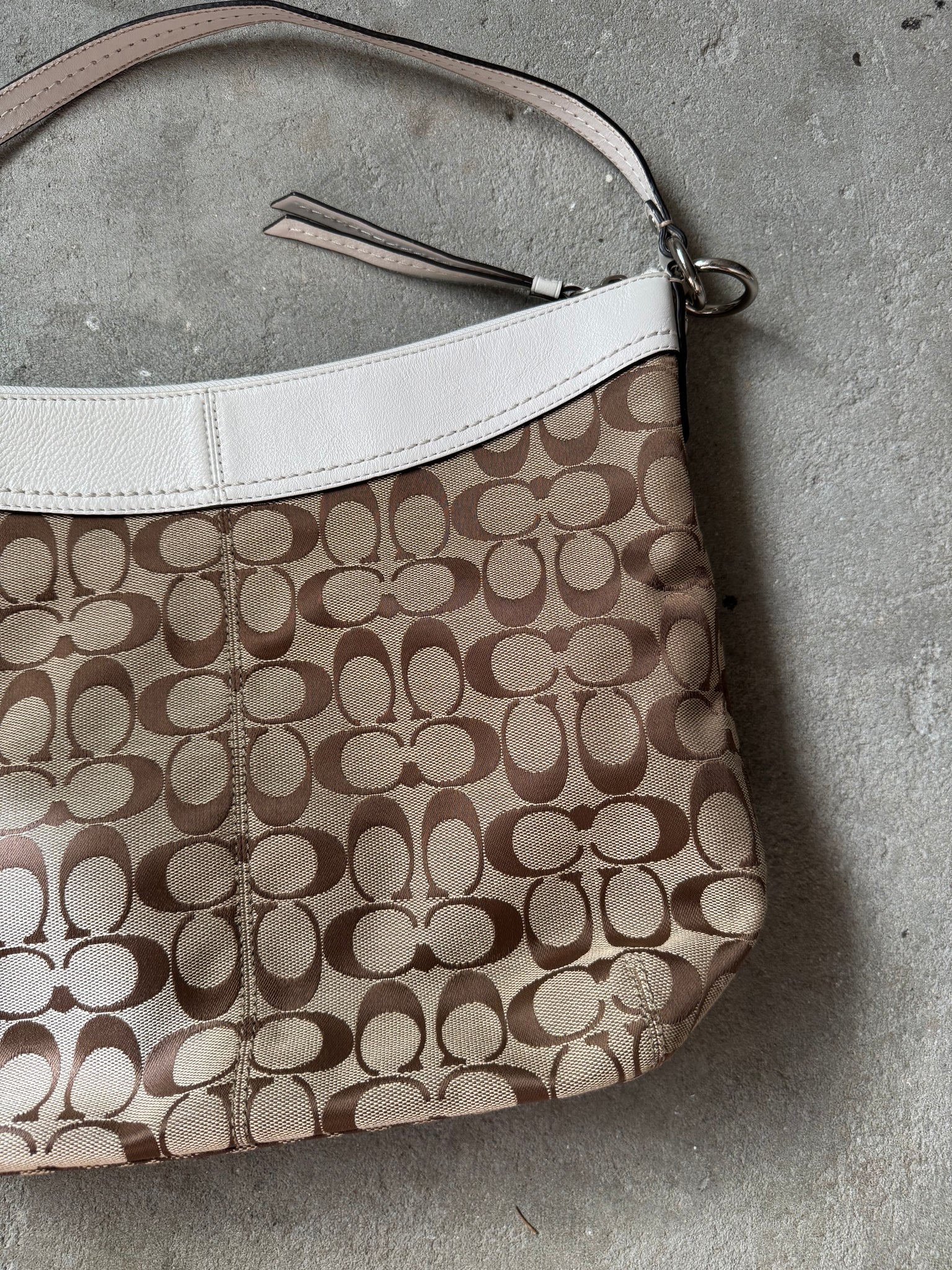 Coach Signature Shoulder Bag Beige/White