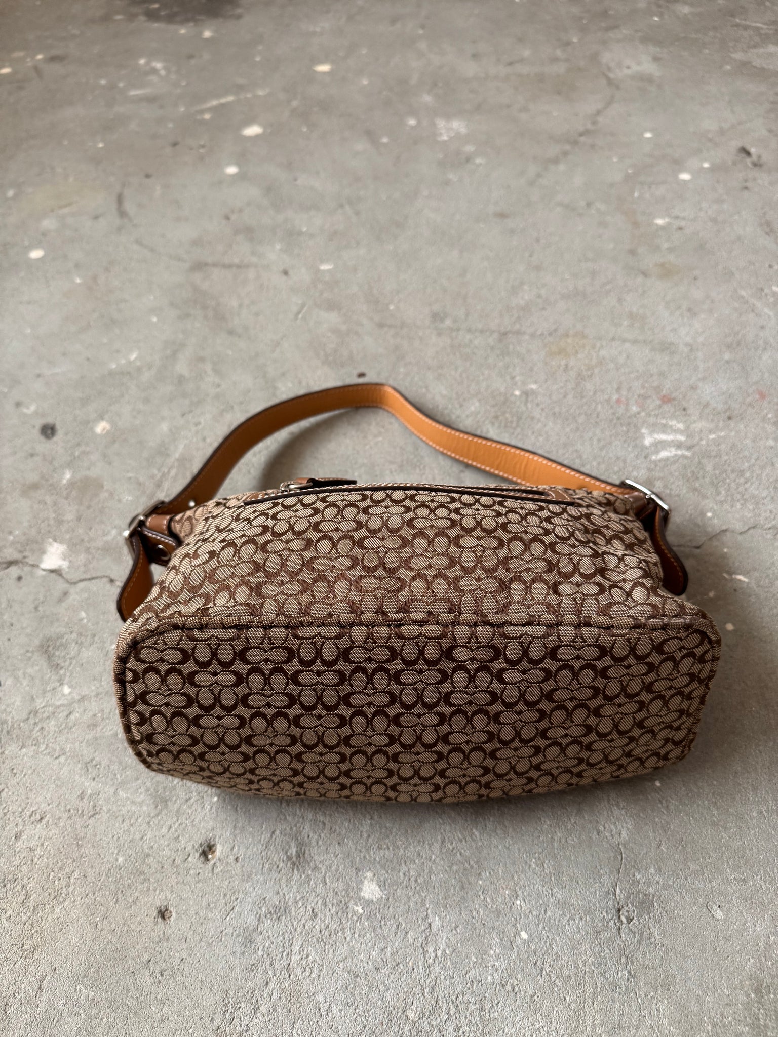 Coach Signature Shoulder Bag Beige/Brown