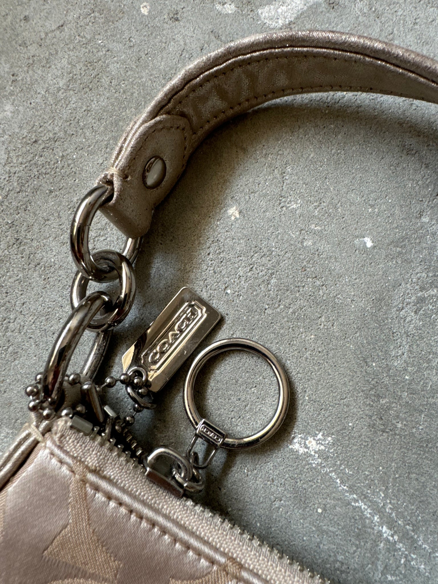 Coach Signature Hand Bag Beige/Cream
