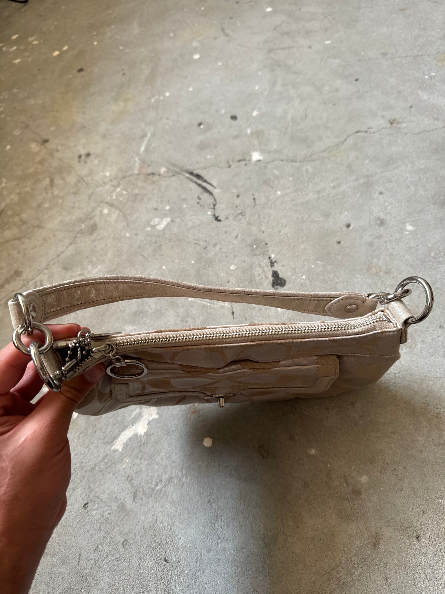 Coach Signature Hand Bag Beige/Cream