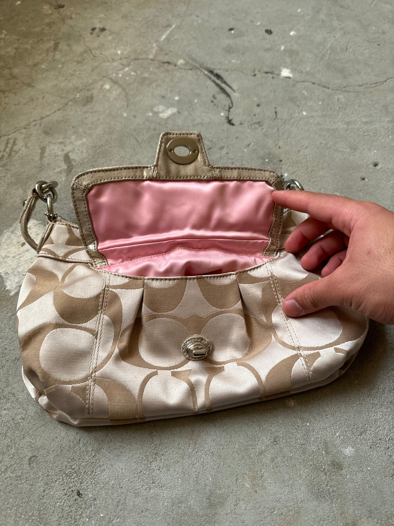 Coach Signature Hand Bag Beige/Cream