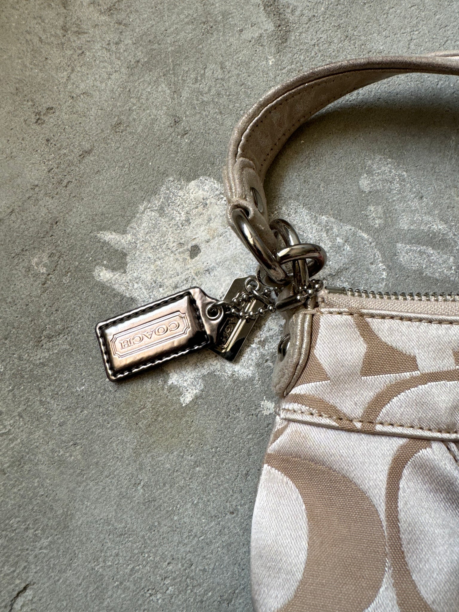 Coach Signature Hand Bag Beige/Cream