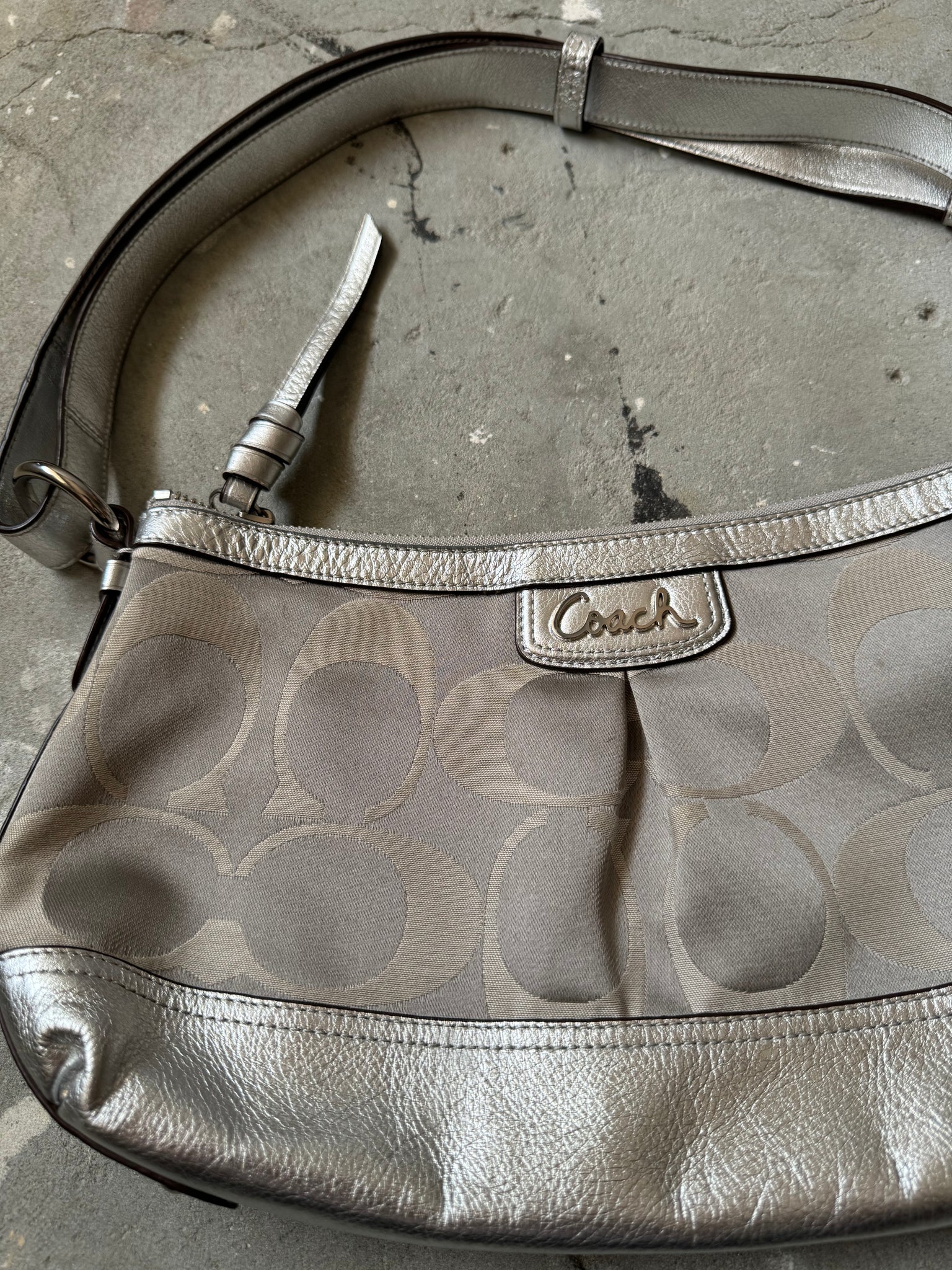 Coach Signature Shoulder Bag Silver/Grey