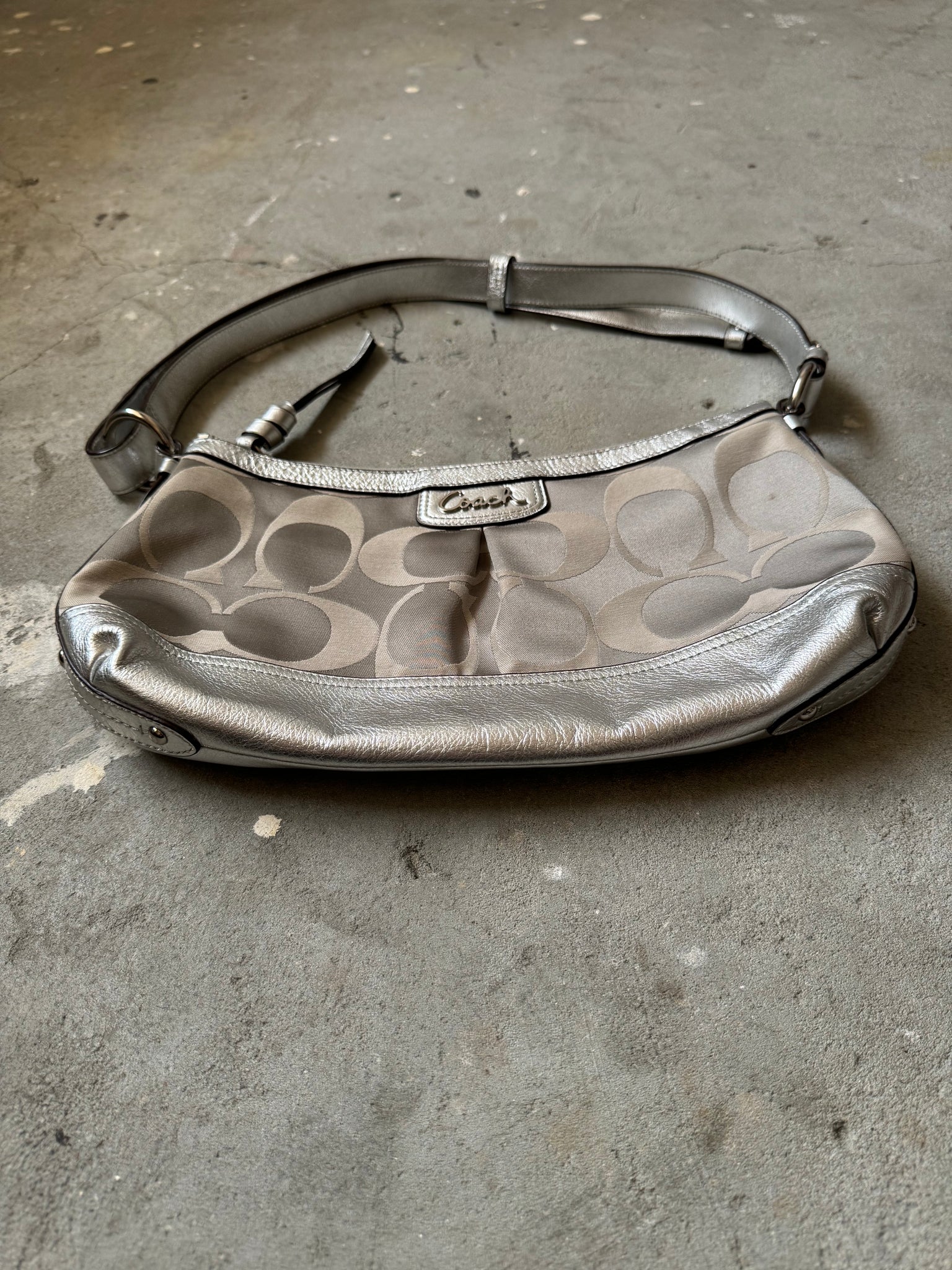 Coach Signature Shoulder Bag Silver/Grey