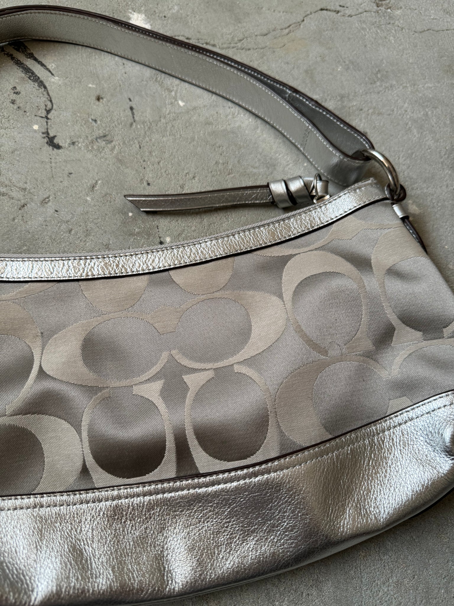 Coach Signature Shoulder Bag Silver/Grey