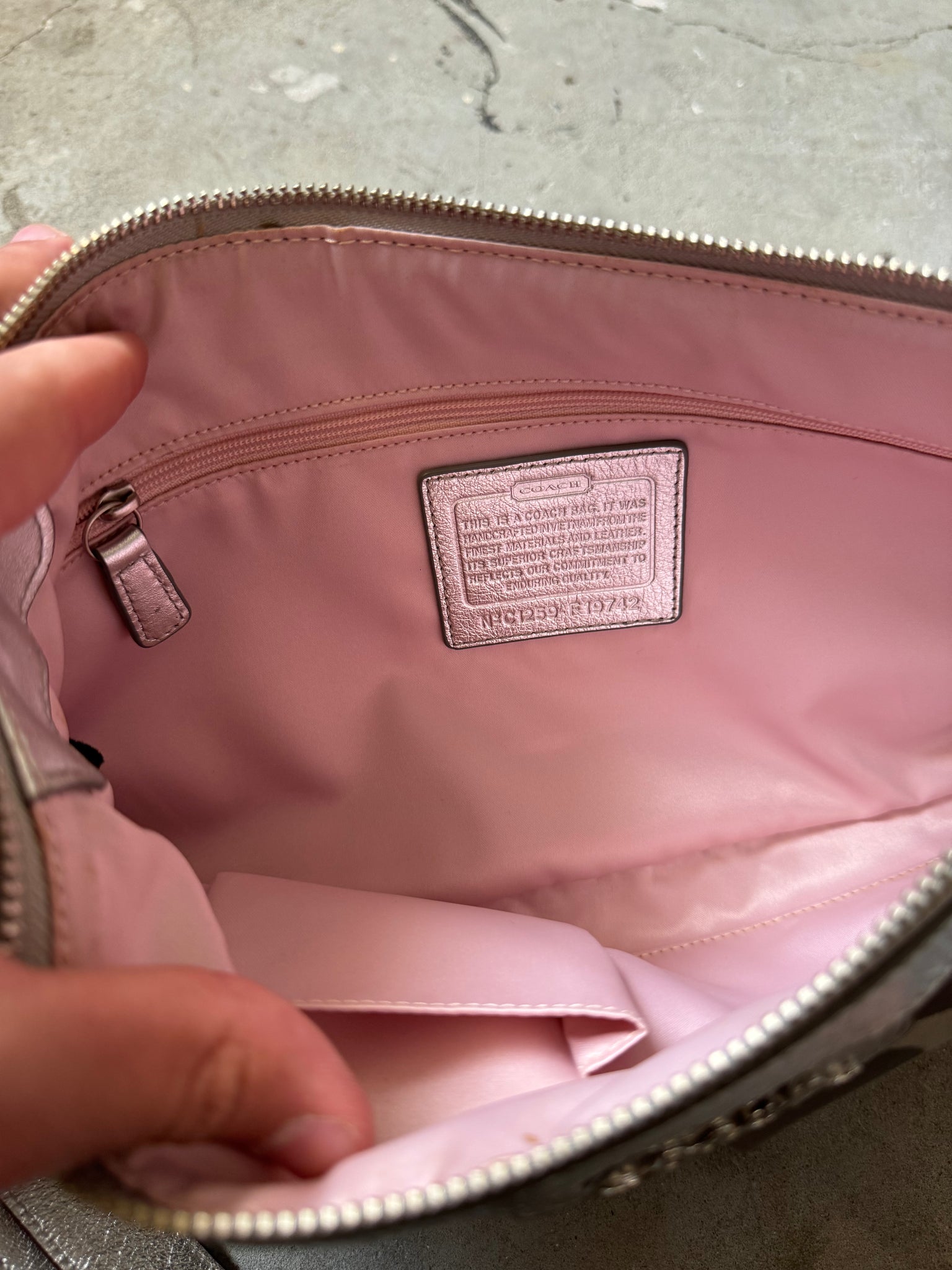 Coach Signature Shoulder Bag Silver/Grey