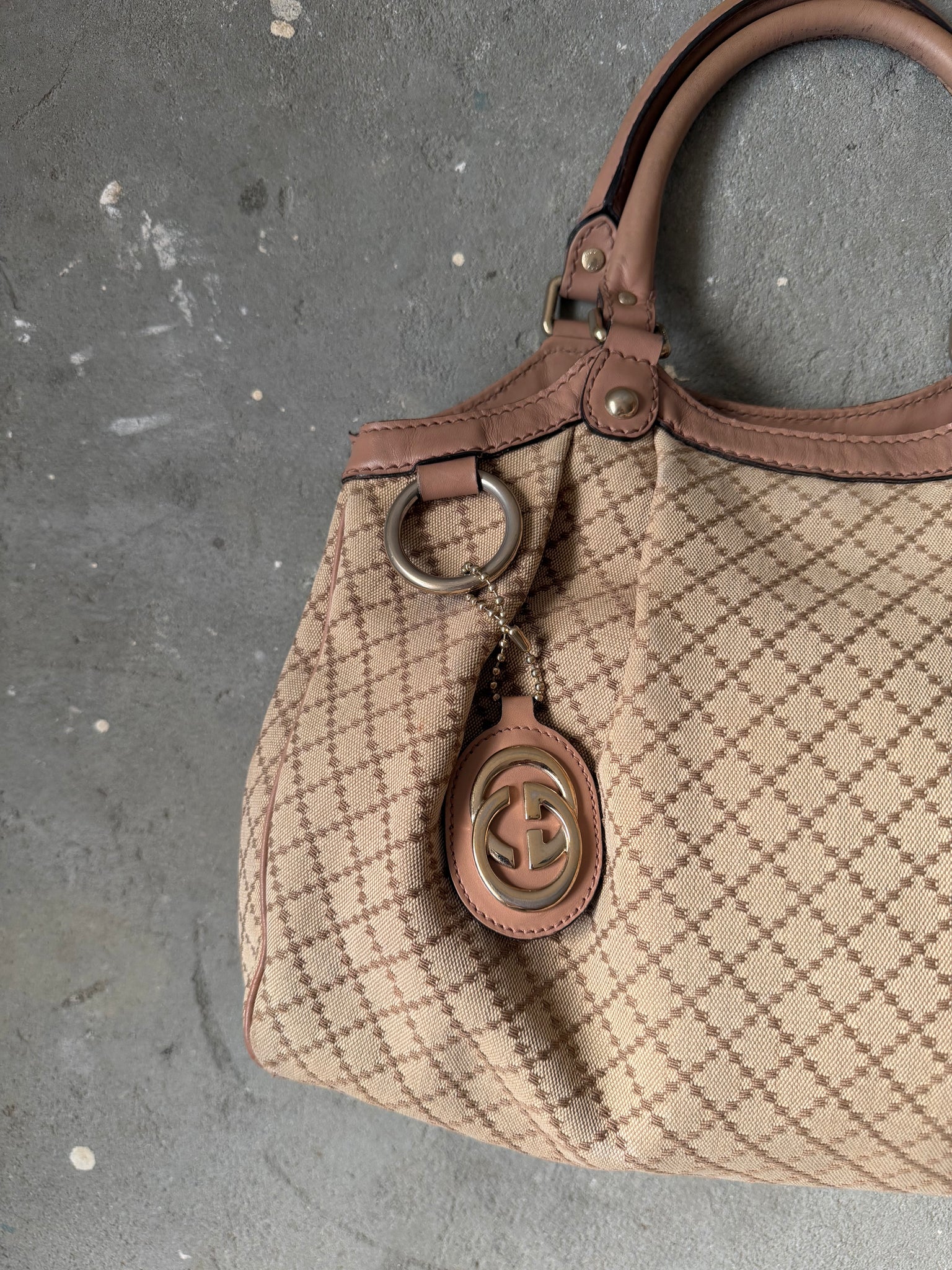 Gucci GG Diamante Sukey Shoulder Bag Beige/Salmon