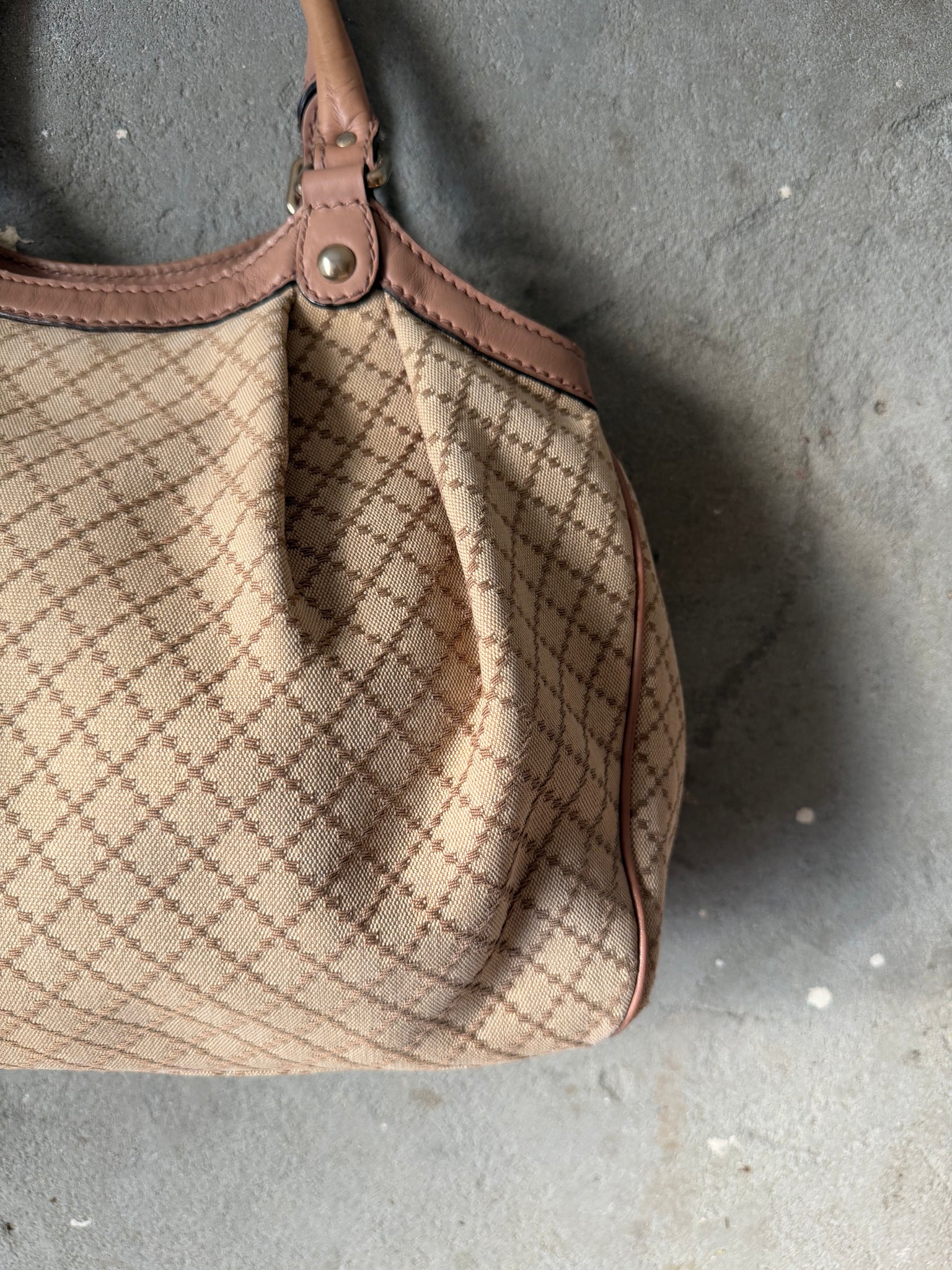 Gucci GG Diamante Sukey Shoulder Bag Beige/Salmon