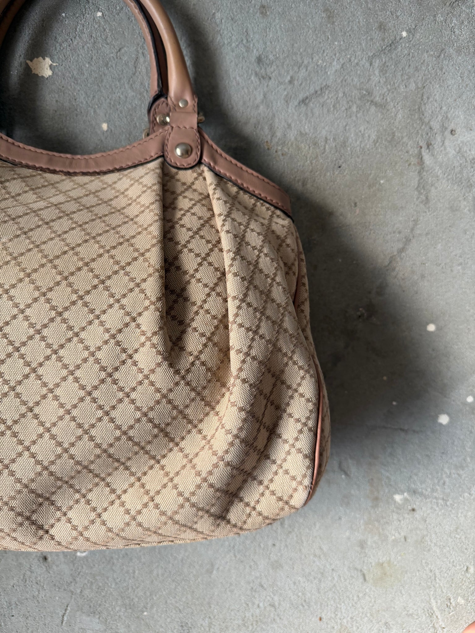 Gucci GG Diamante Sukey Shoulder Bag Beige/Salmon