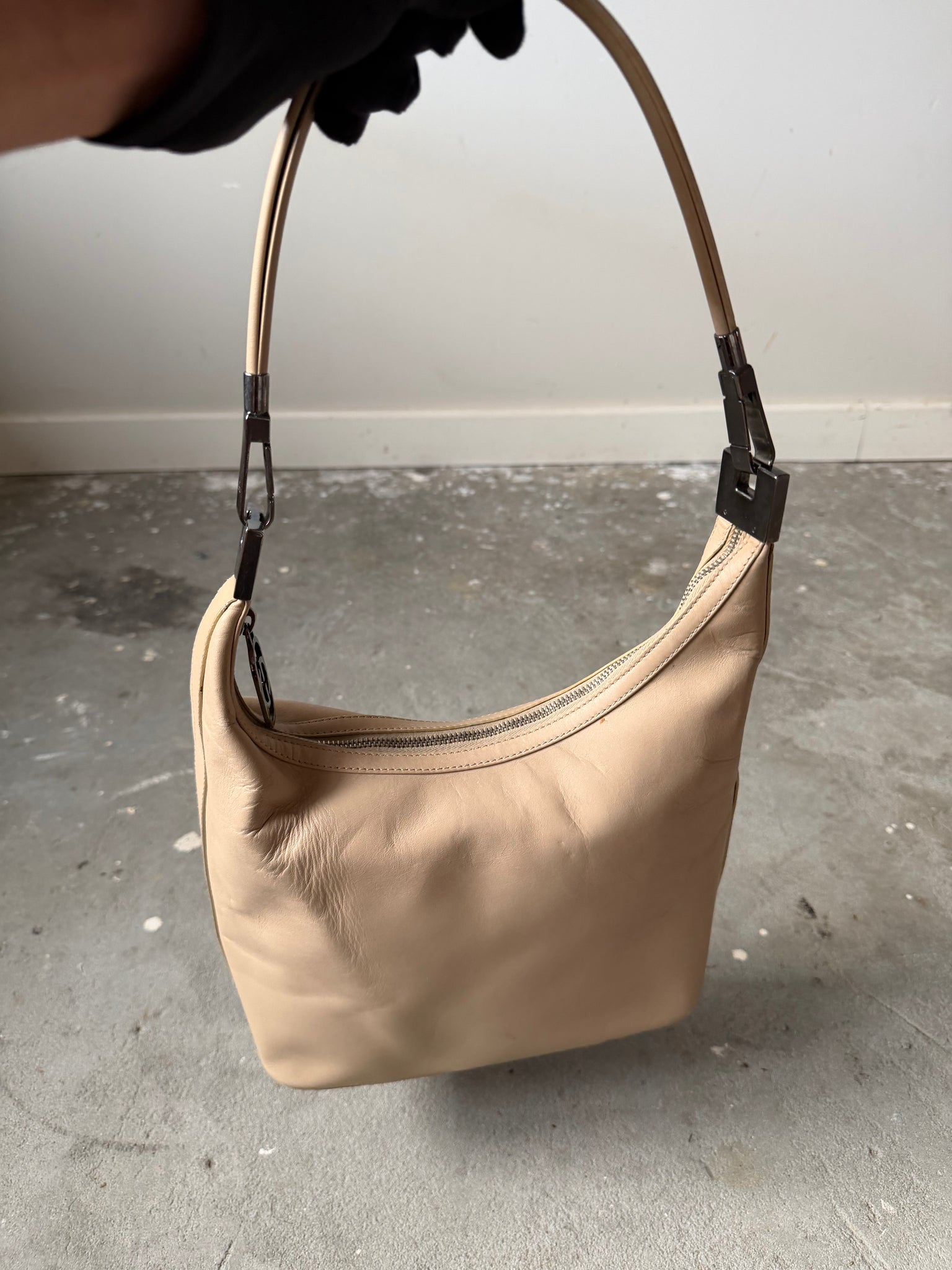 Gucci Leather Shoulder Bag Beige