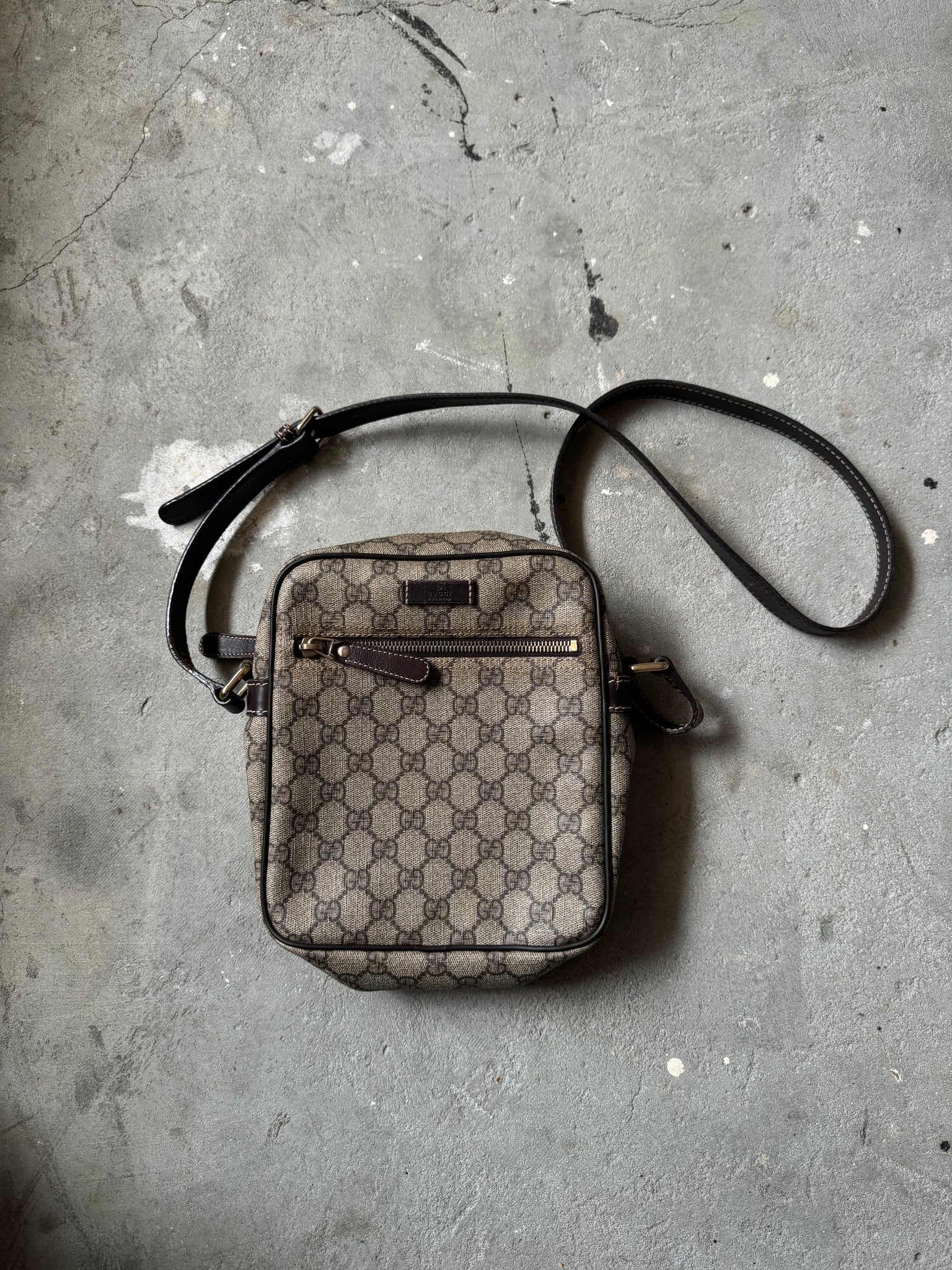 Gucci GG Monogram Supreme Beige Messenger Bag
