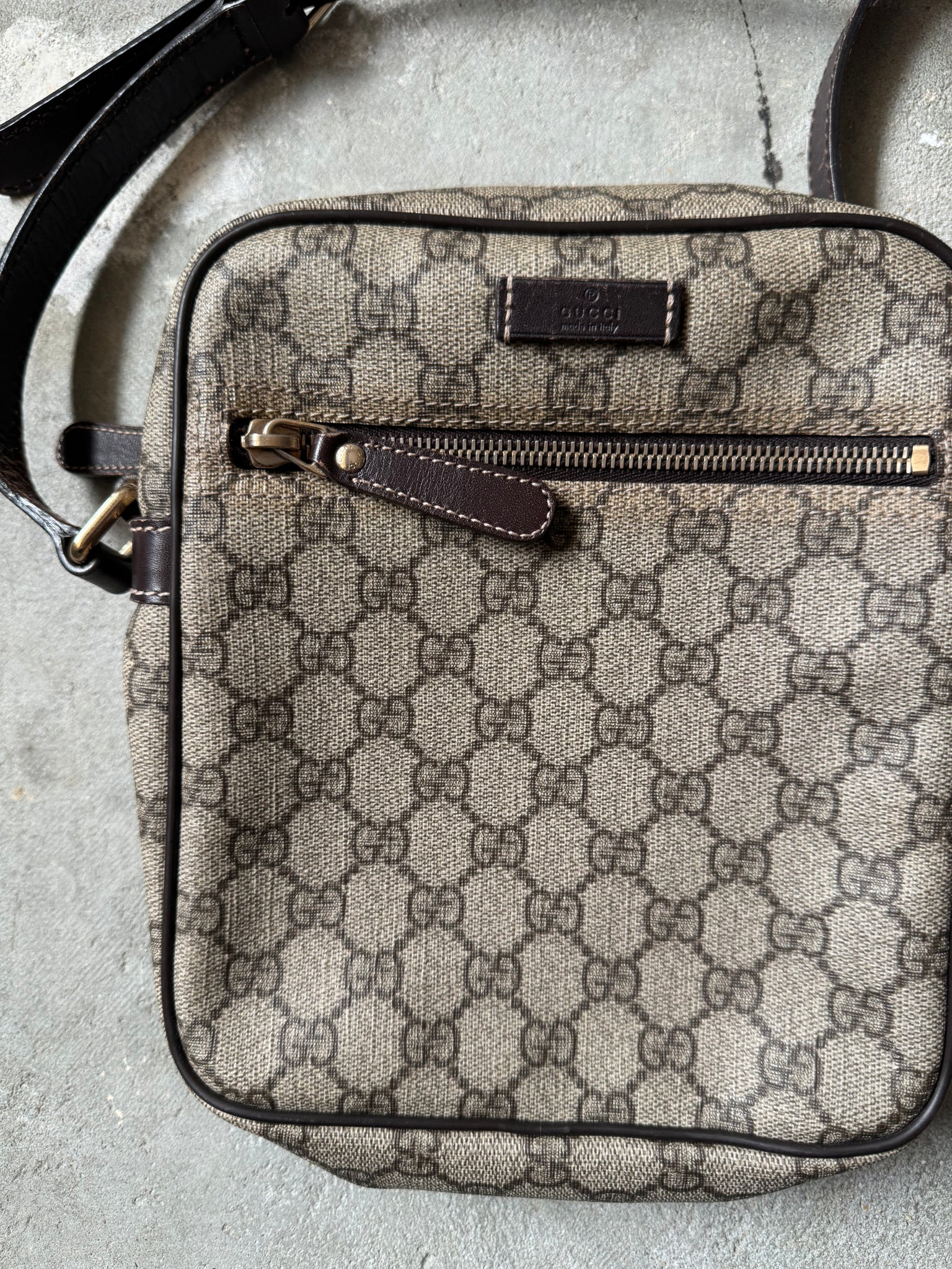 Gucci GG Monogram Supreme Beige Messenger Bag