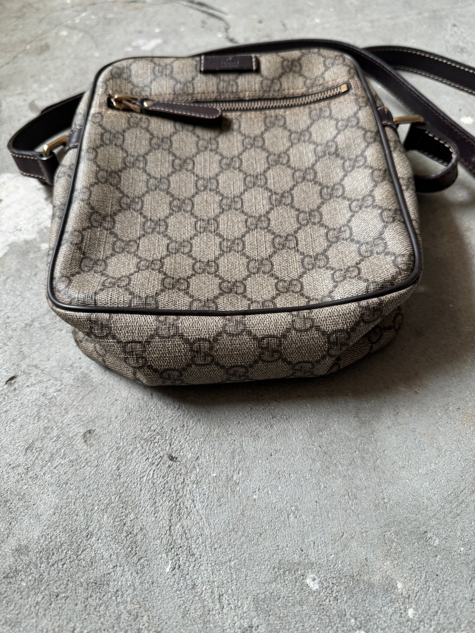 Gucci GG Monogram Supreme Beige Messenger Bag
