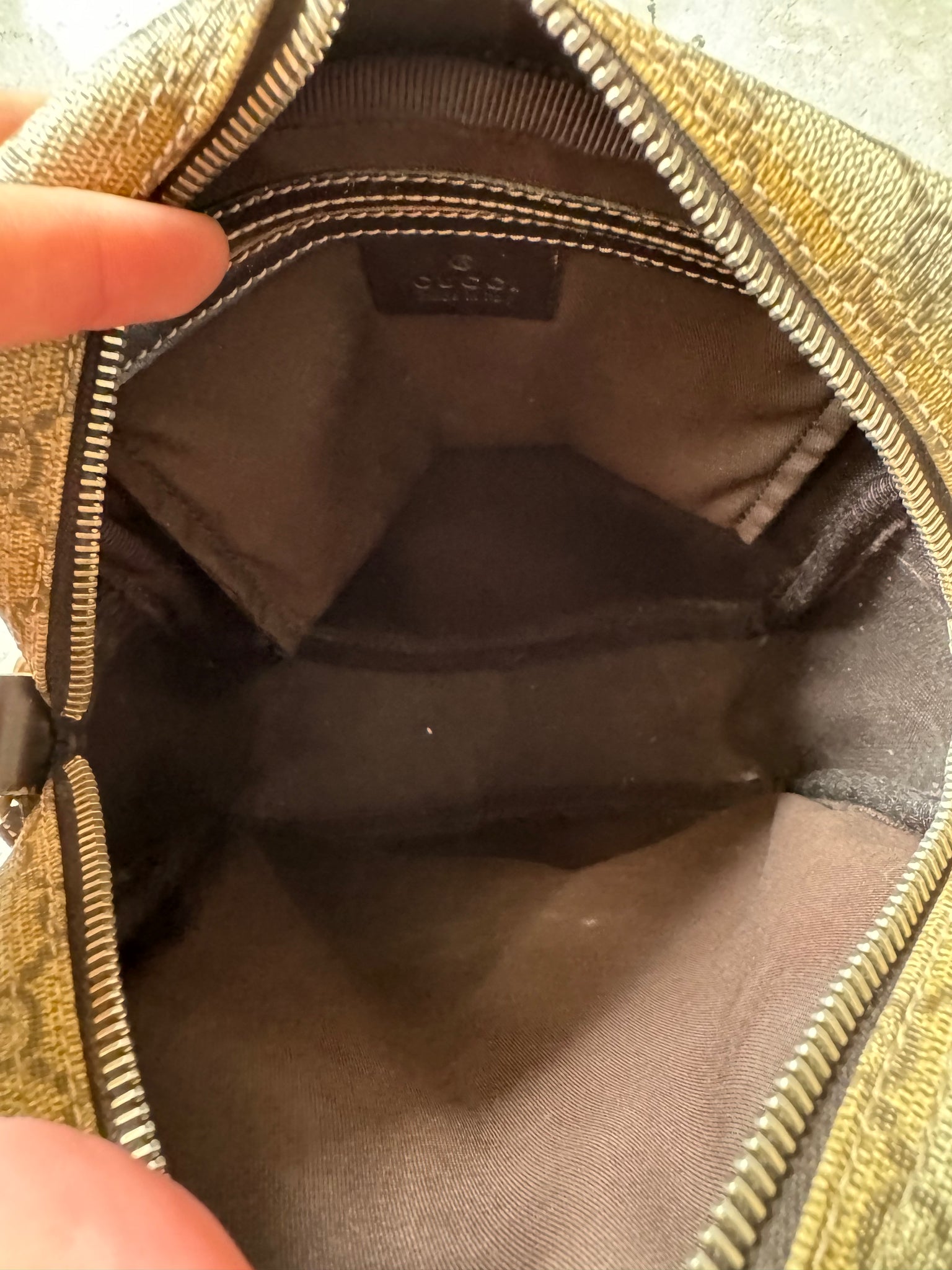 Gucci GG Monogram Supreme Beige Messenger Bag