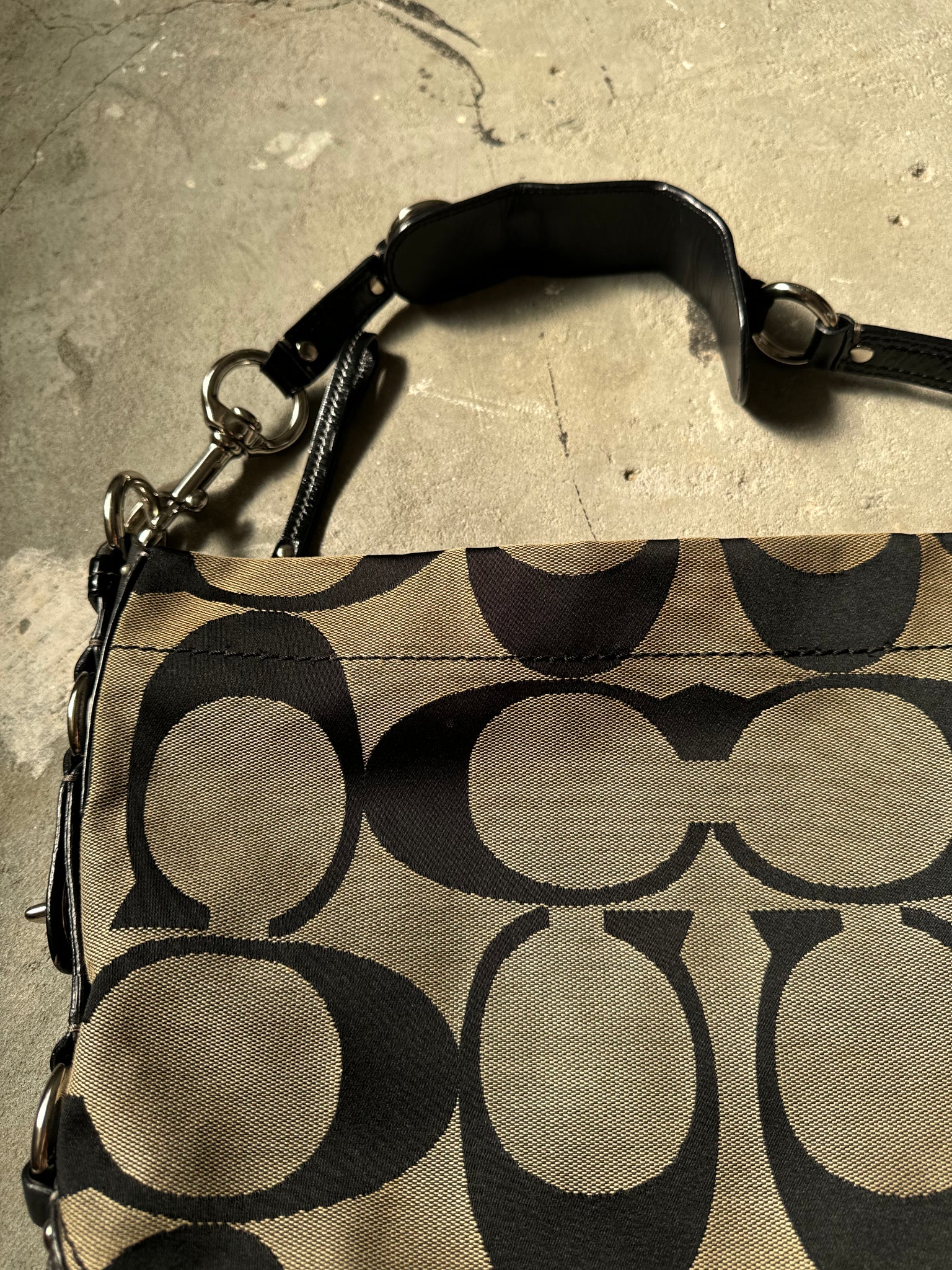 Coach Signature Carly Shoulder Bag Grey/Black