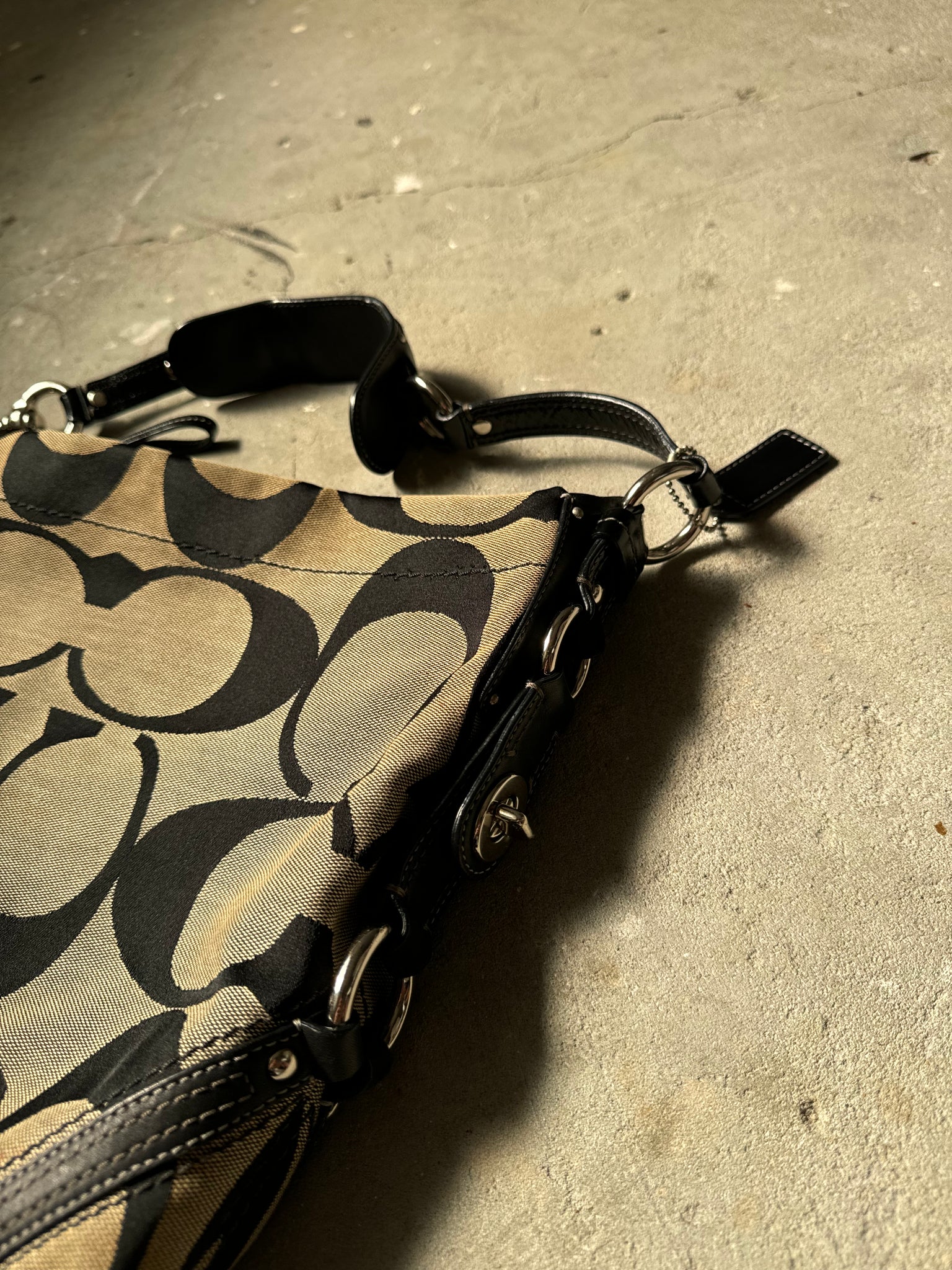 Coach Signature Carly Shoulder Bag Grey/Black