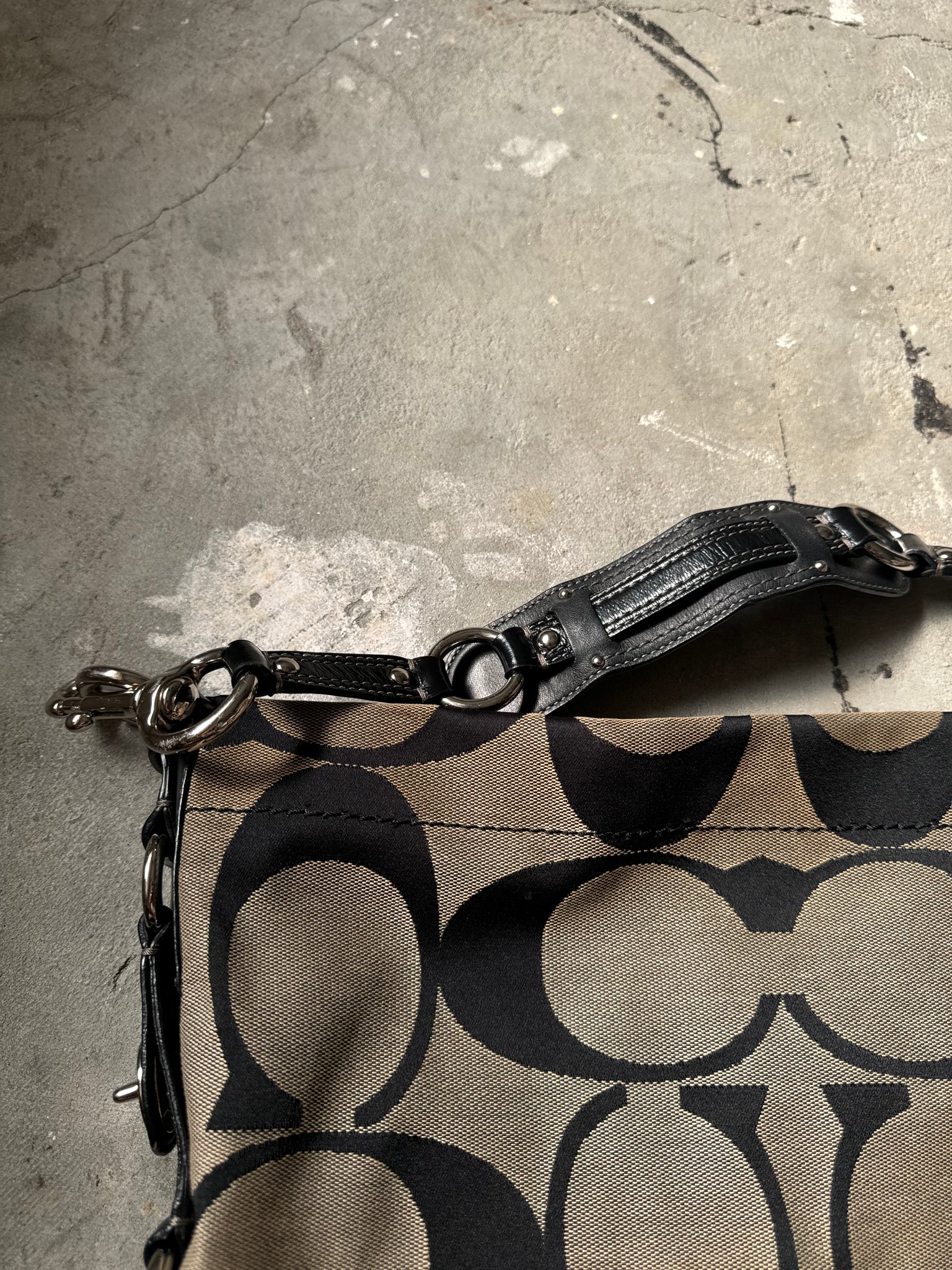 Coach Signature Carly Shoulder Bag Grey/Black