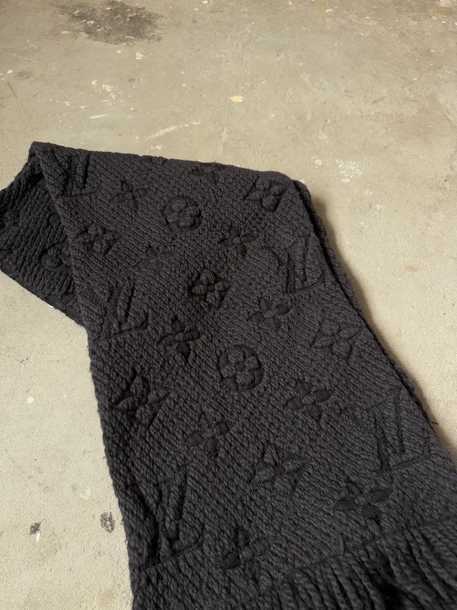 Louis Vuitton Monogram Echarpe Wool Scarf Black