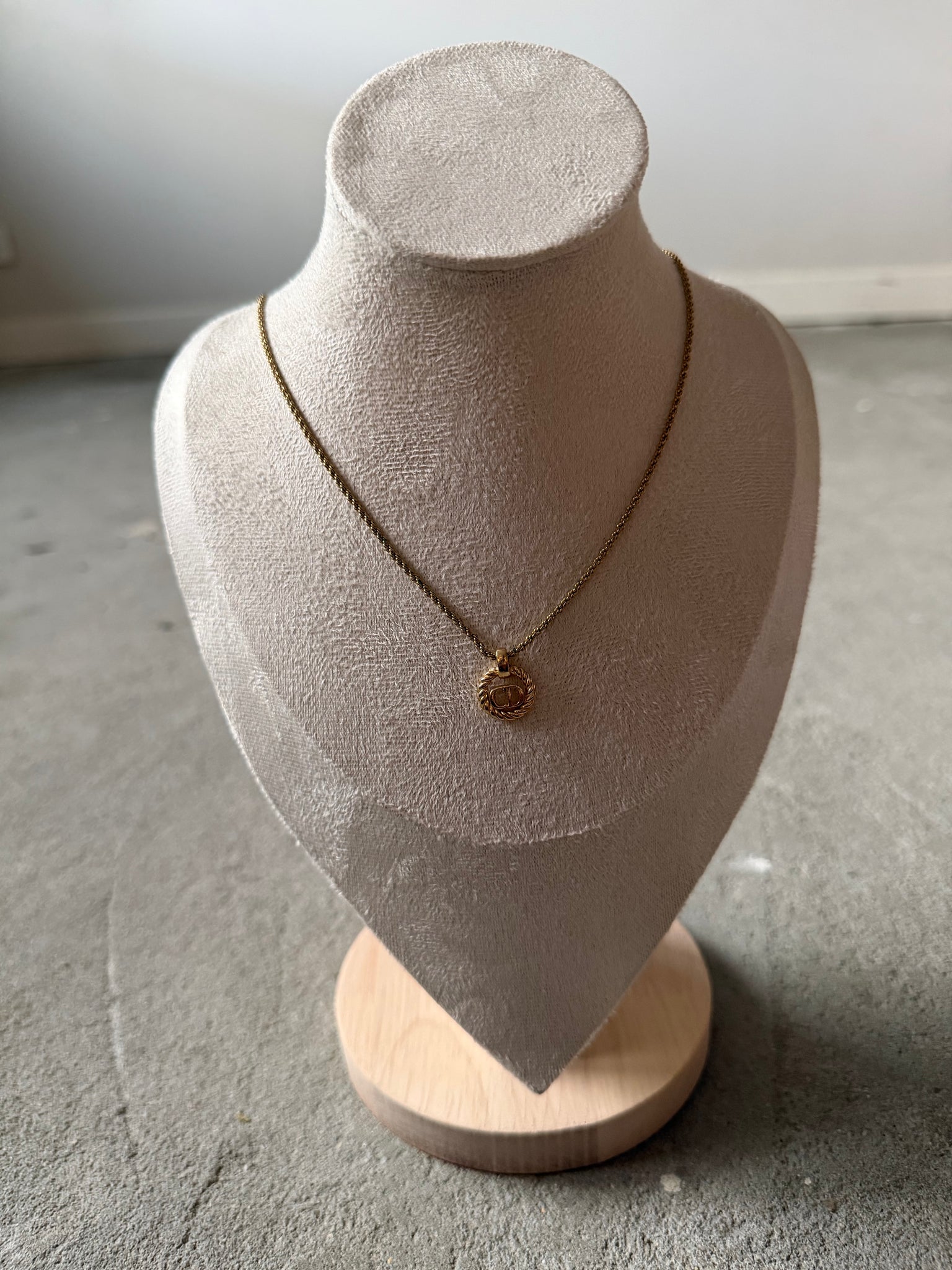 Dior CD Wreath Necklace Gold