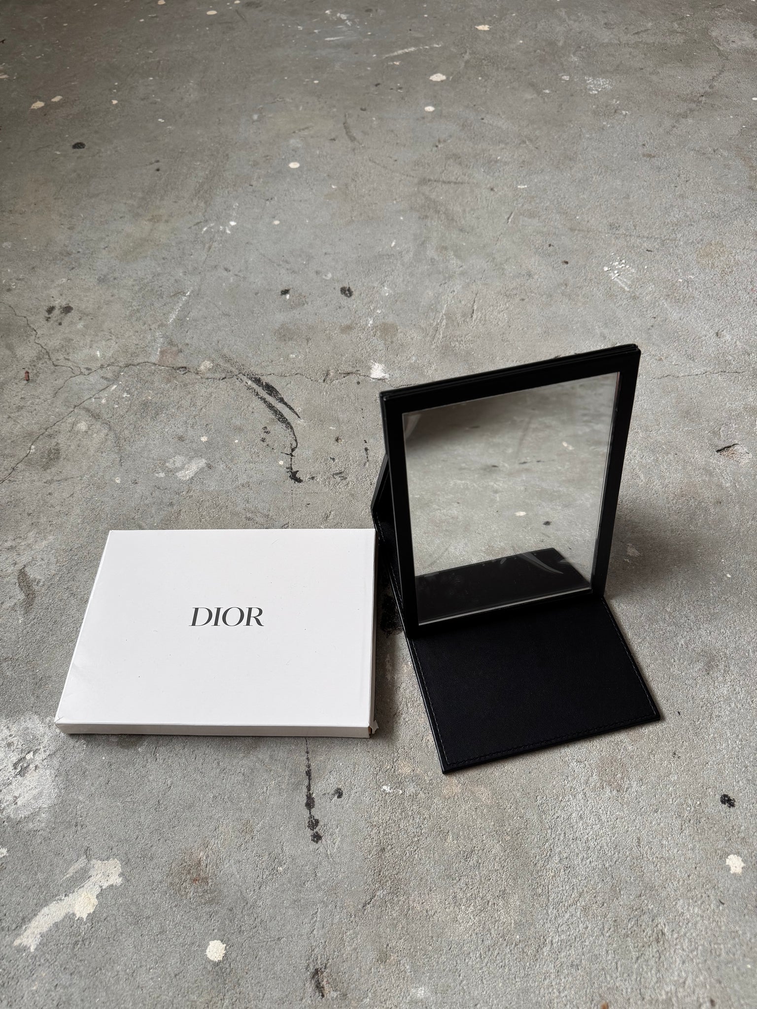Dior Mirror Stand Black/Black